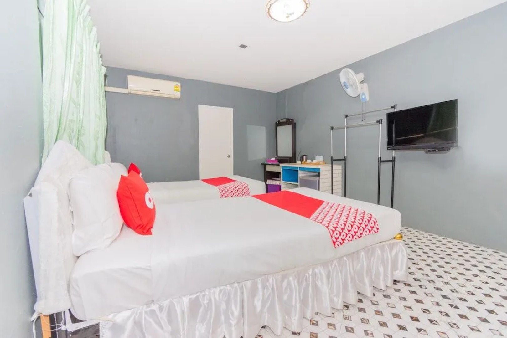 Oyo 712 Baandin Resort