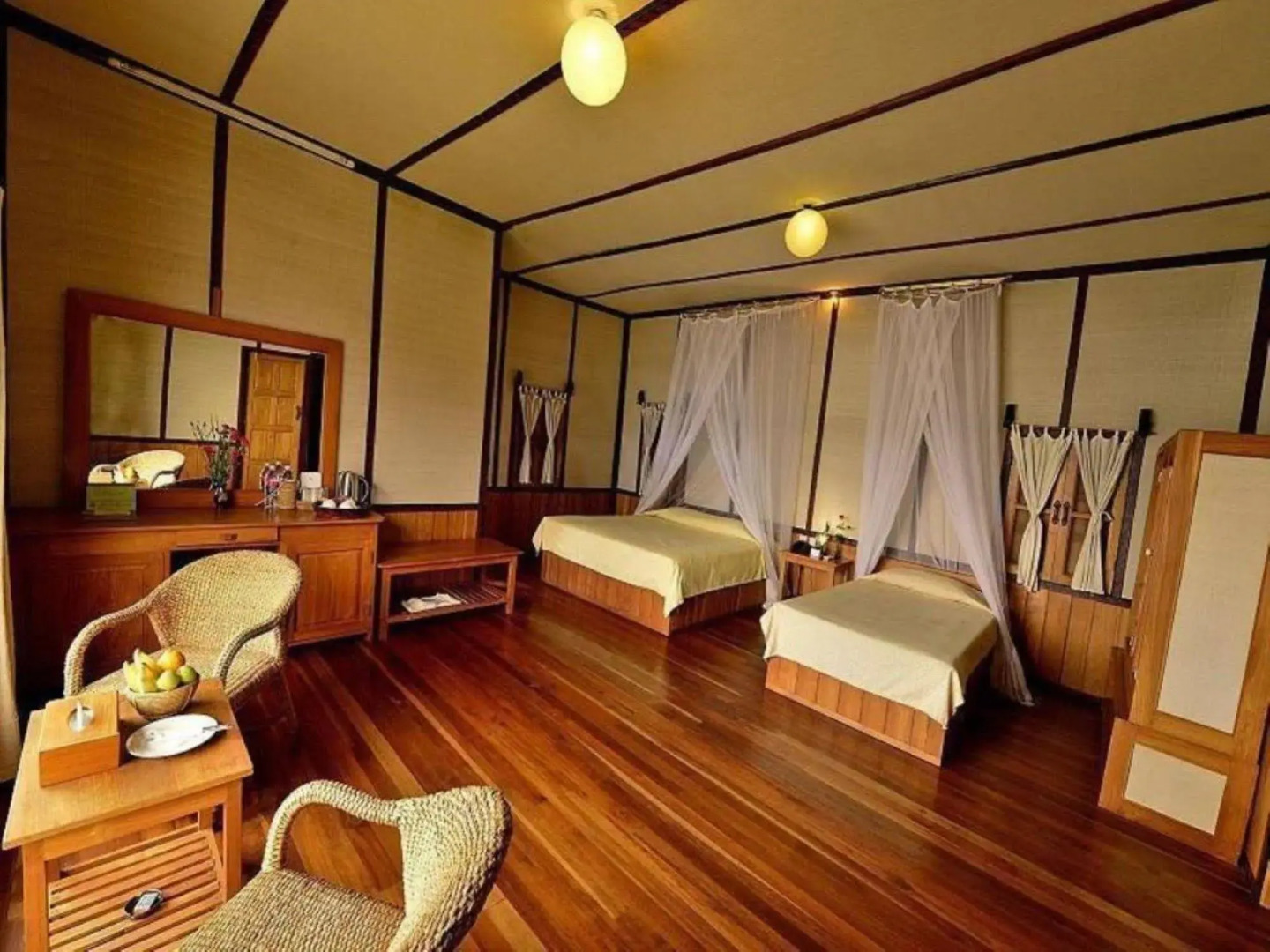 Shwe Inn Tha Floating Resort