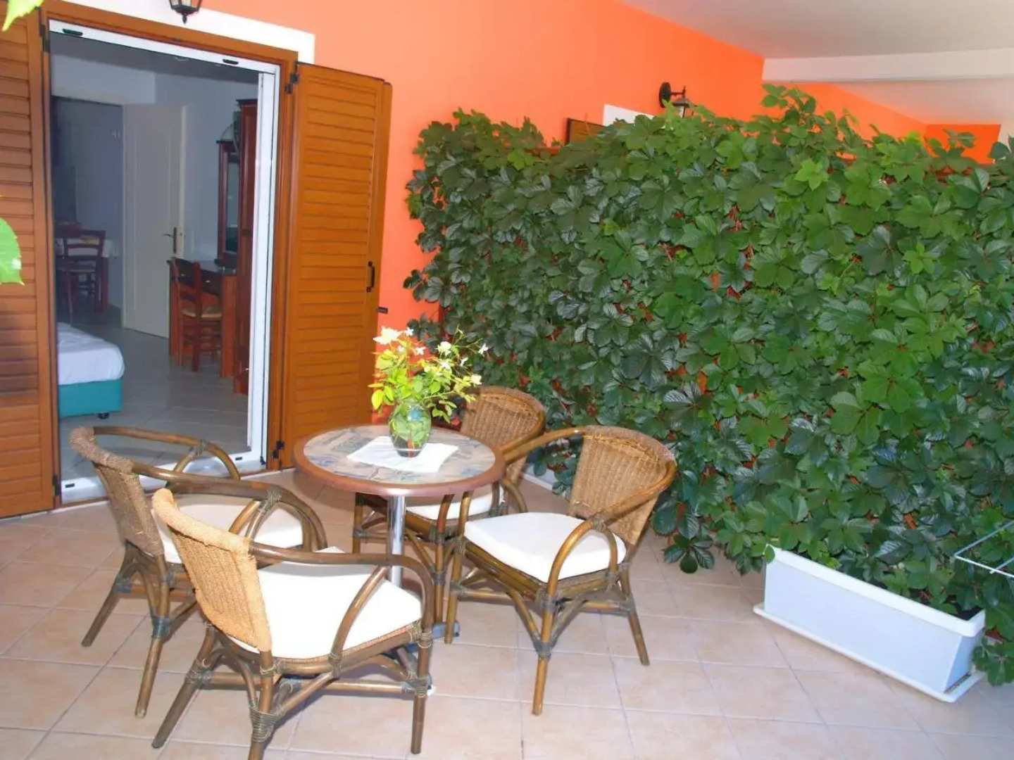 Nikas Villa Orange Apartments