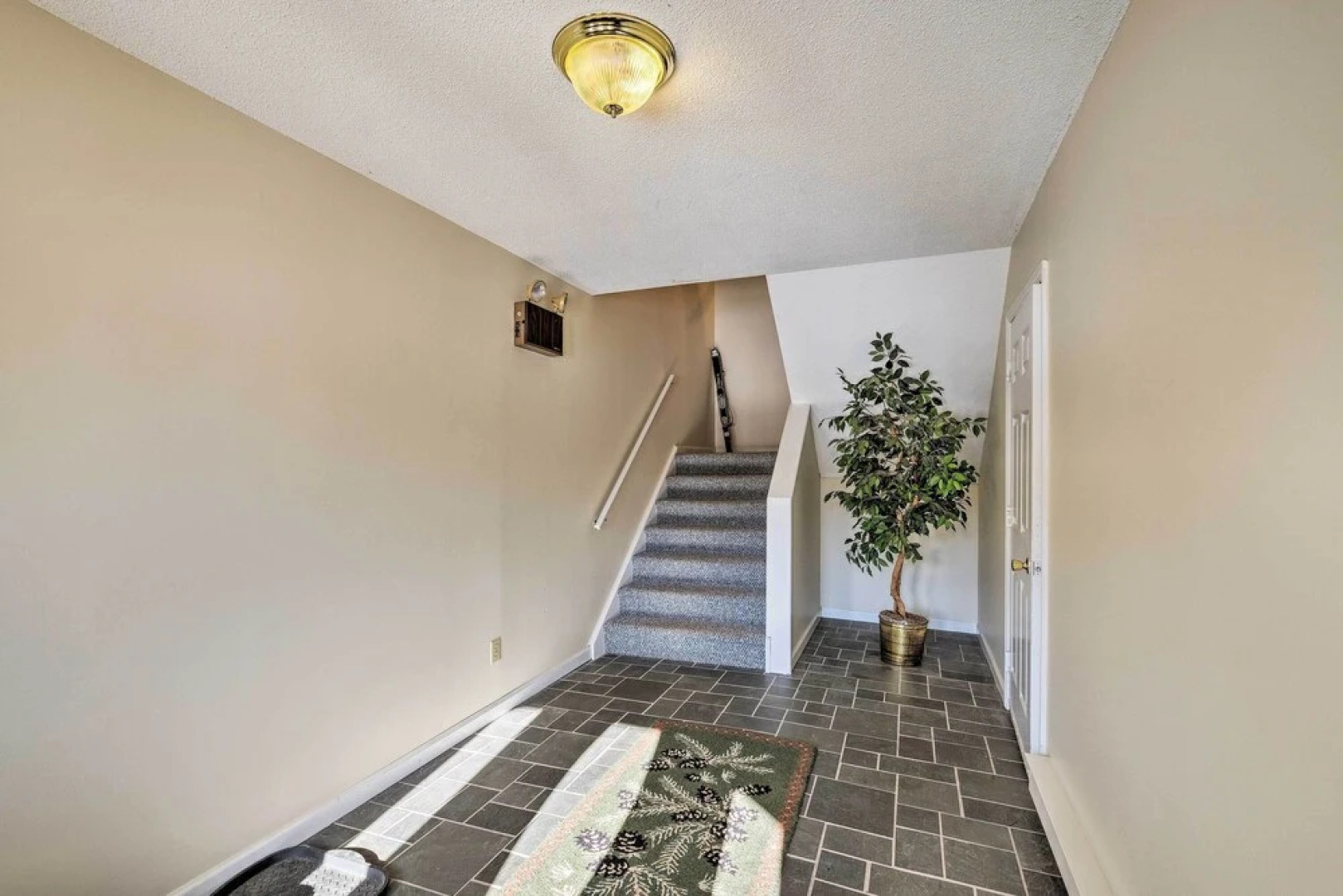 Condo w/ Loft: 2 Mi to Windham Mountain Ski!