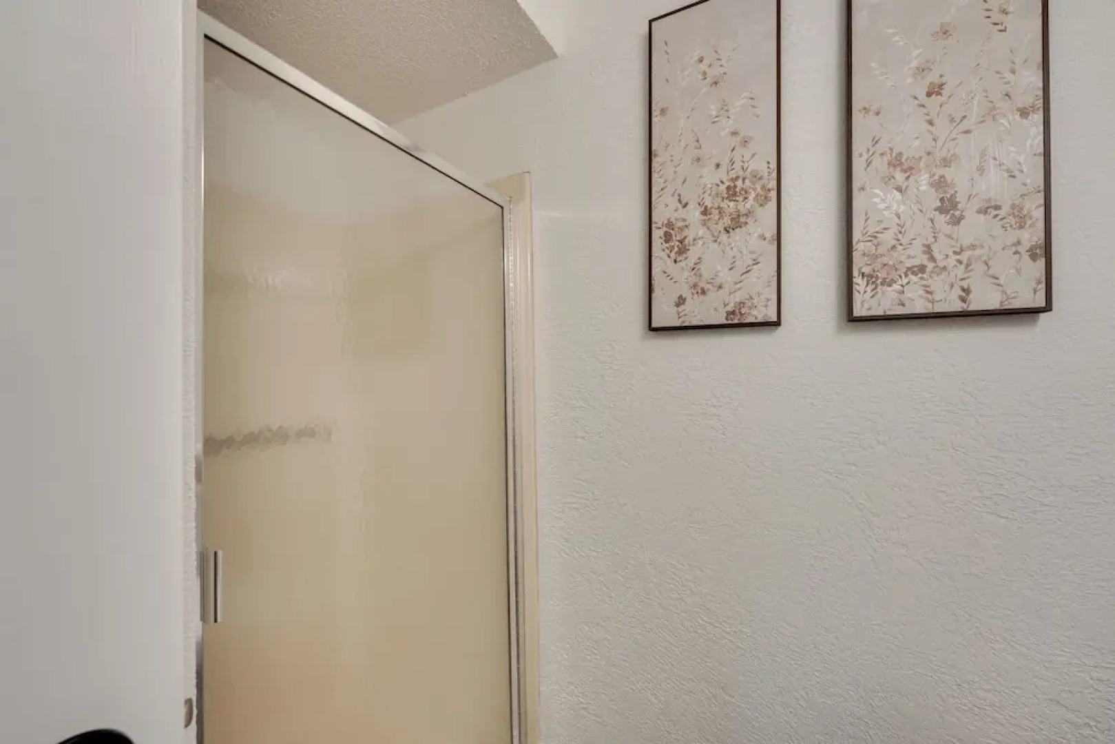 3 Mi to Table Rock Lake: Cozy Cabin in the Woods!