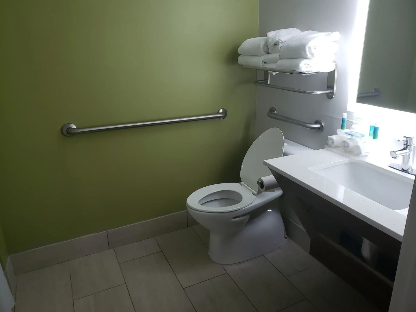 Holiday Inn Express & Suites Raleigh NE - Medical Ctr Area by IHG