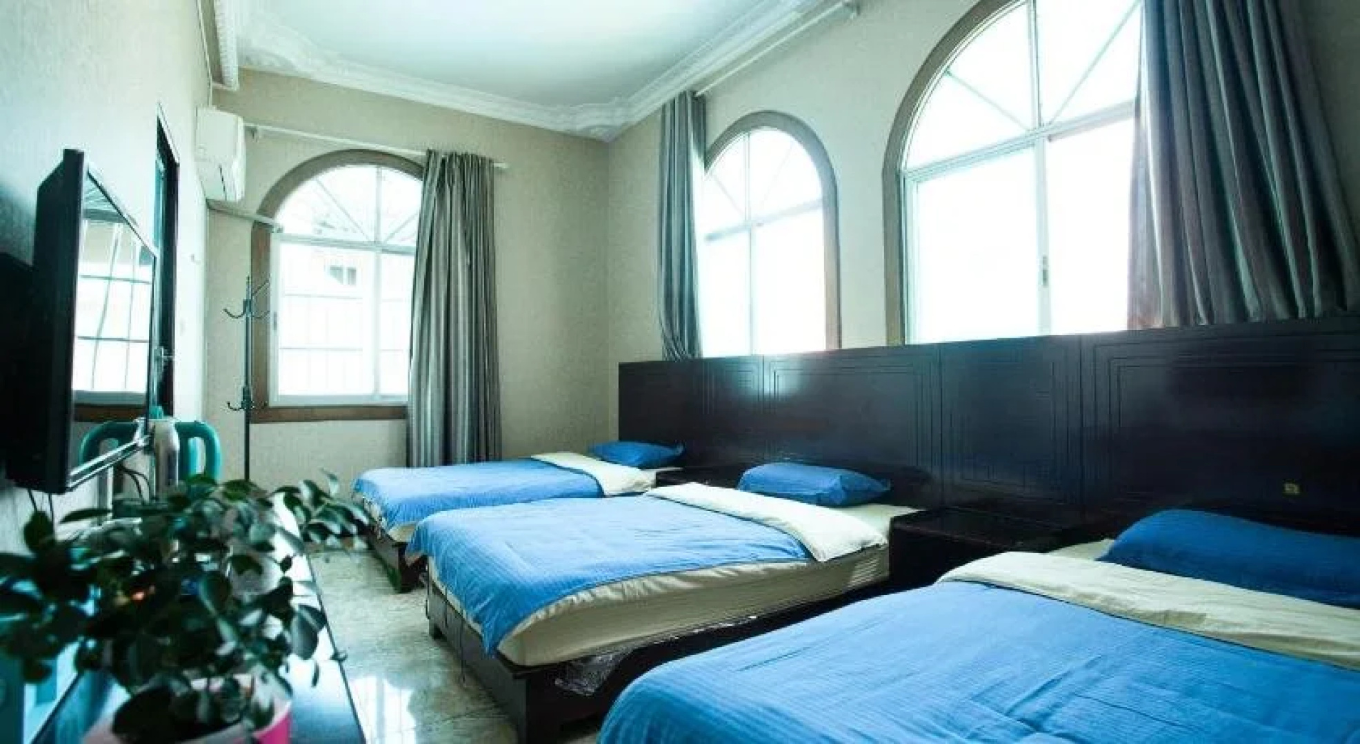 Ni Youth Hostel