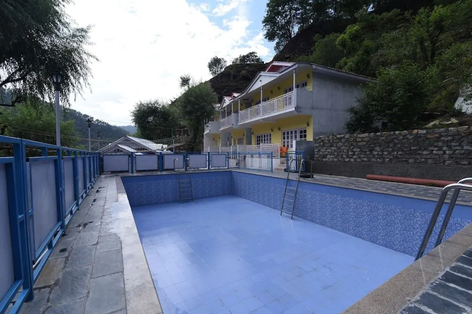 OYO 16009 Rock Villa