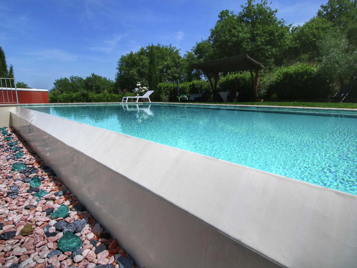 Luxurious Villa in Monte San Savino with Jacuzzi