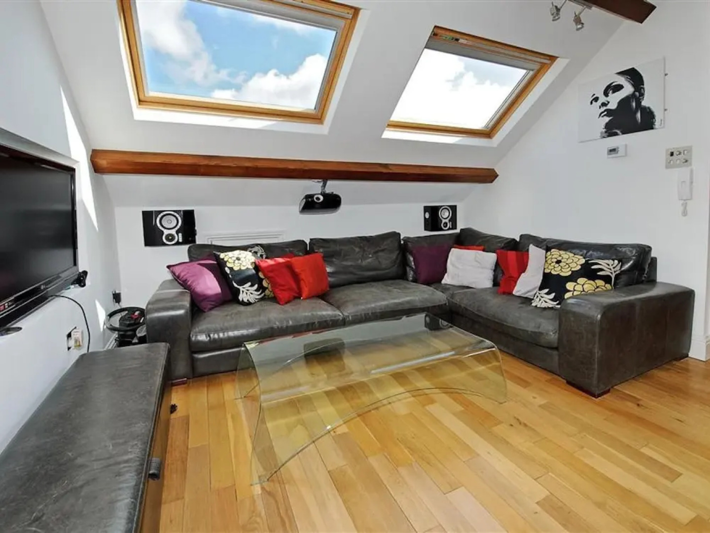 Modern Apartment in Llanbedrog Britain Near Beach