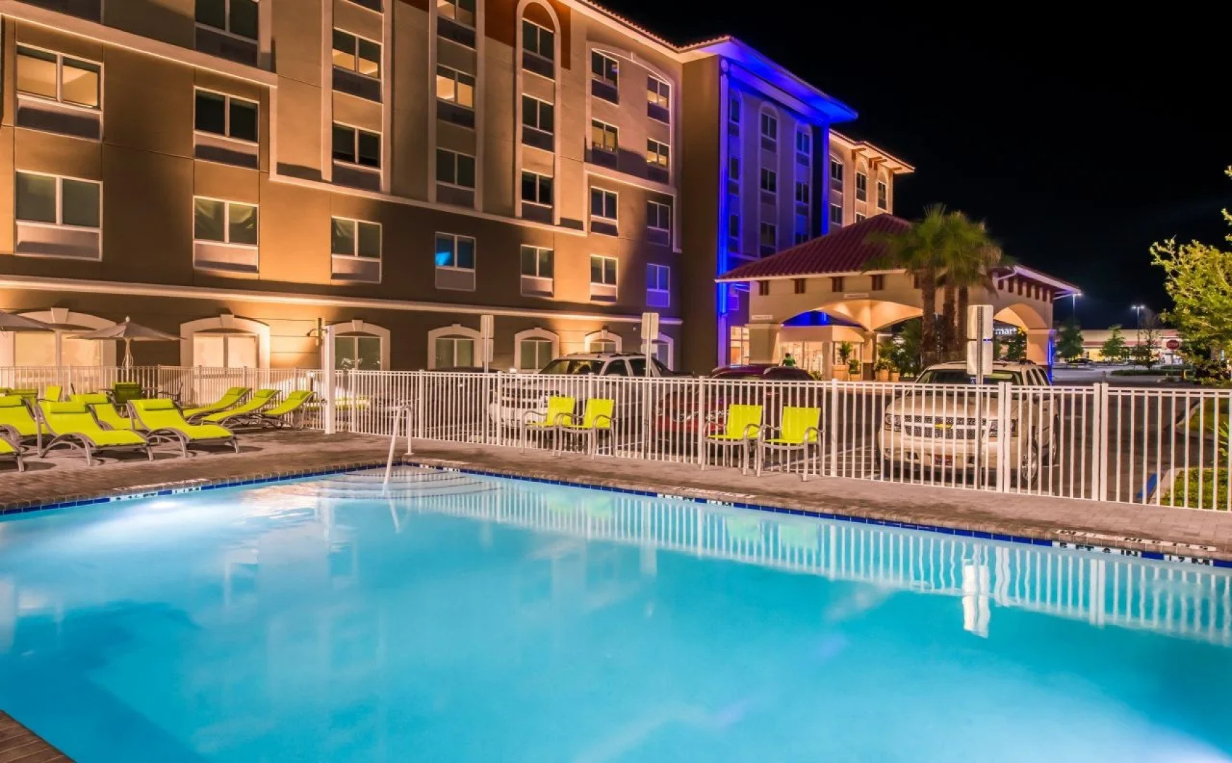 Holiday Inn Express & Suites St. Petersburg - Madeira Beach by IHG