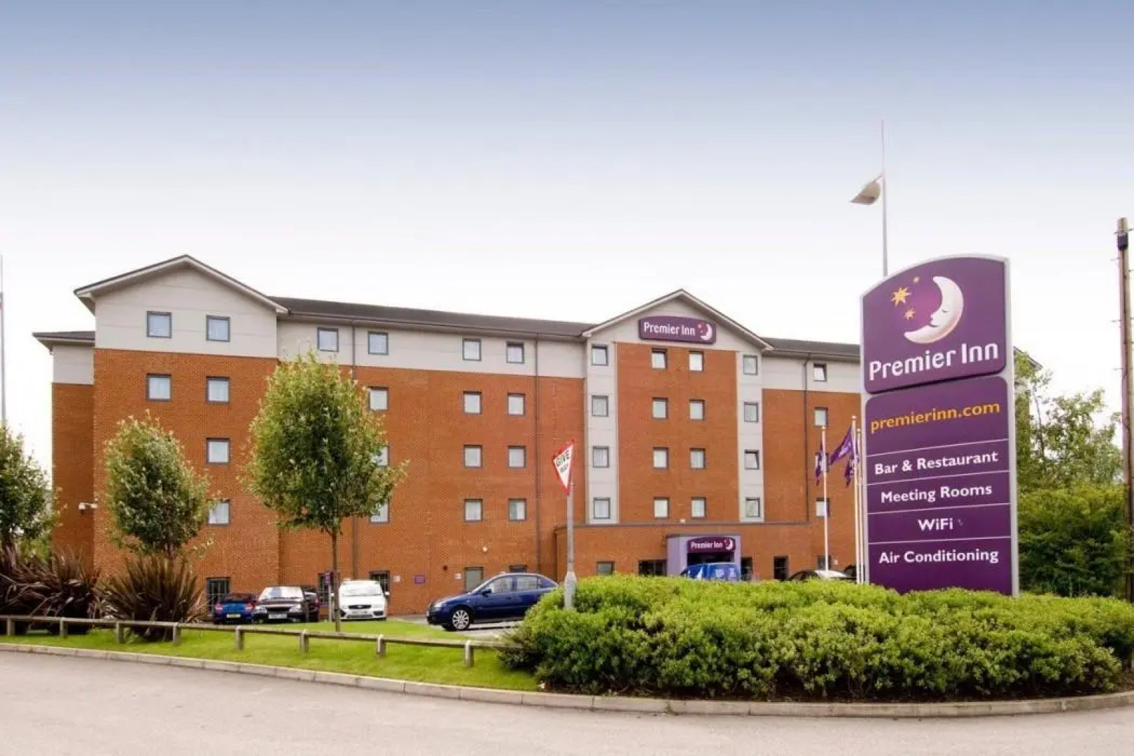 Premier Inn Castleford (Xscape, M62, Jct 32)
