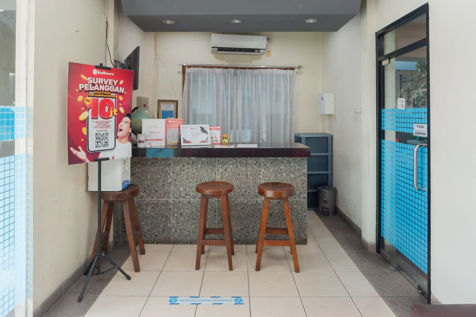 RedDoorz Plus near Universitas Indonesia