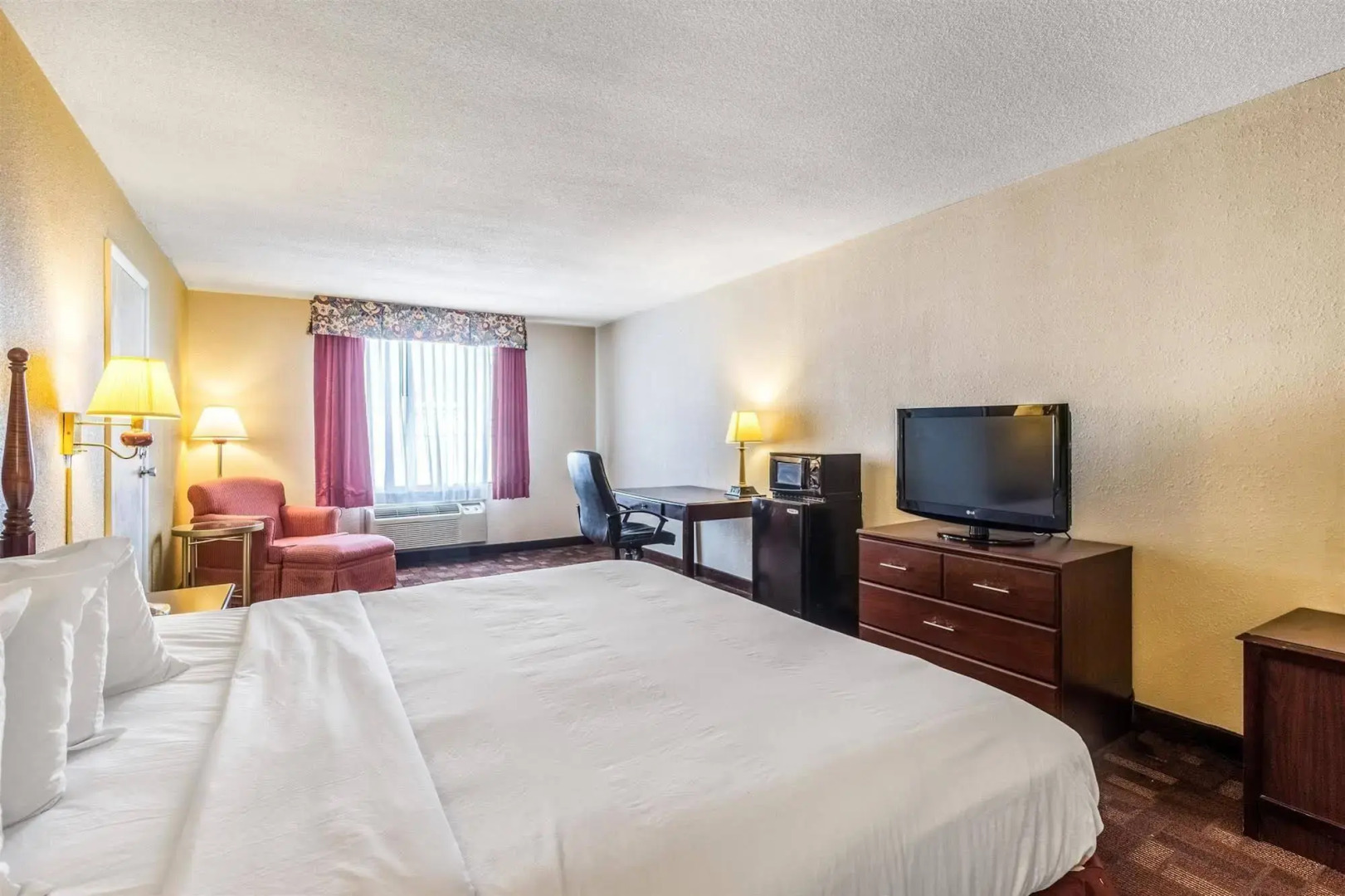 Econo Lodge Inn & Suites Chambersburg Central