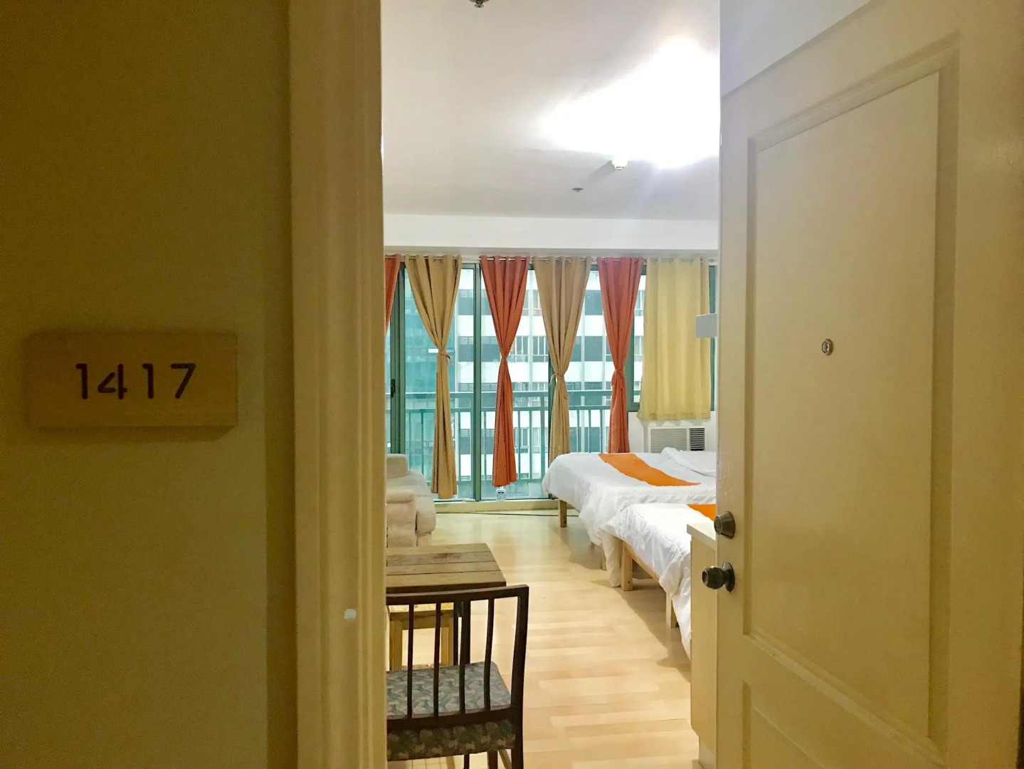 Studio Staycation w/ 2 queen across Shangrila Mall