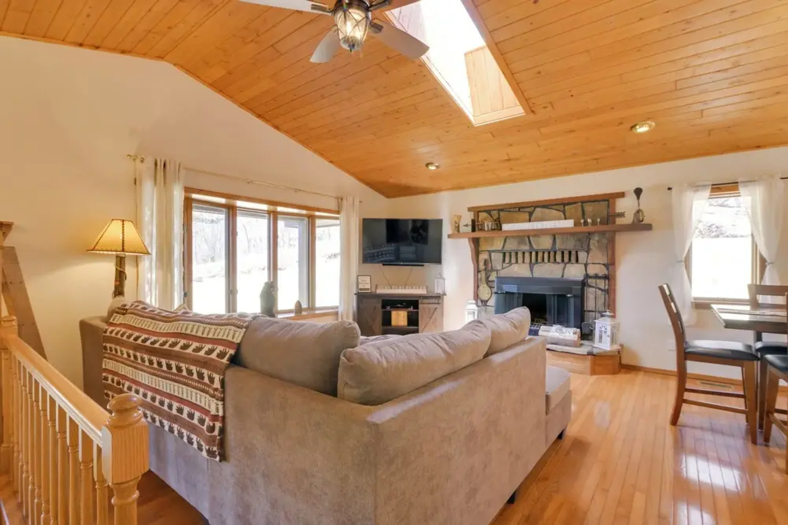 Lovely Terra Alta Cabin < 1 Mi to Alpine Lake