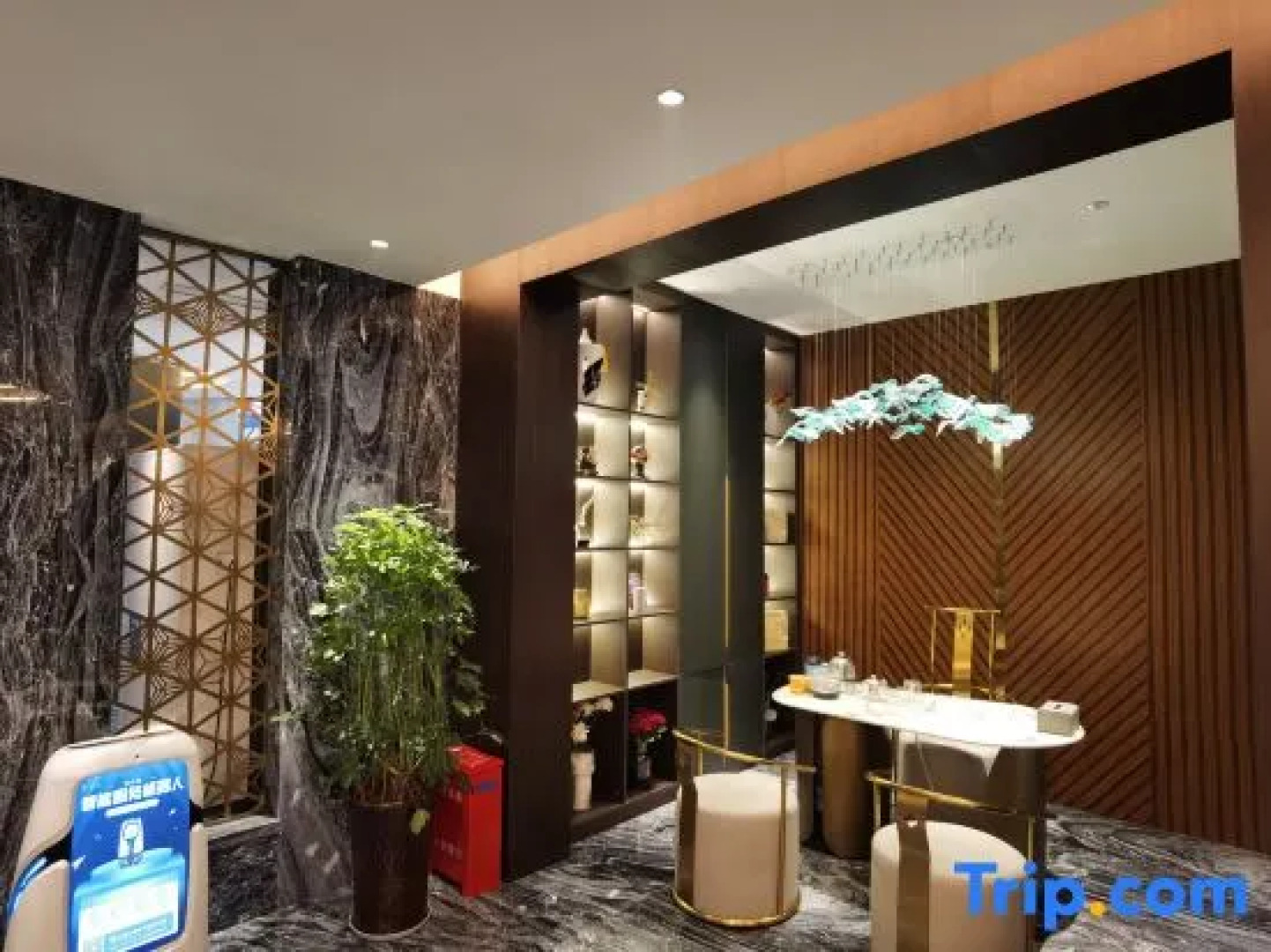 Yueshui Lanting Smart Hotel (Yuan Yongnian New Century Tianzhu Square)