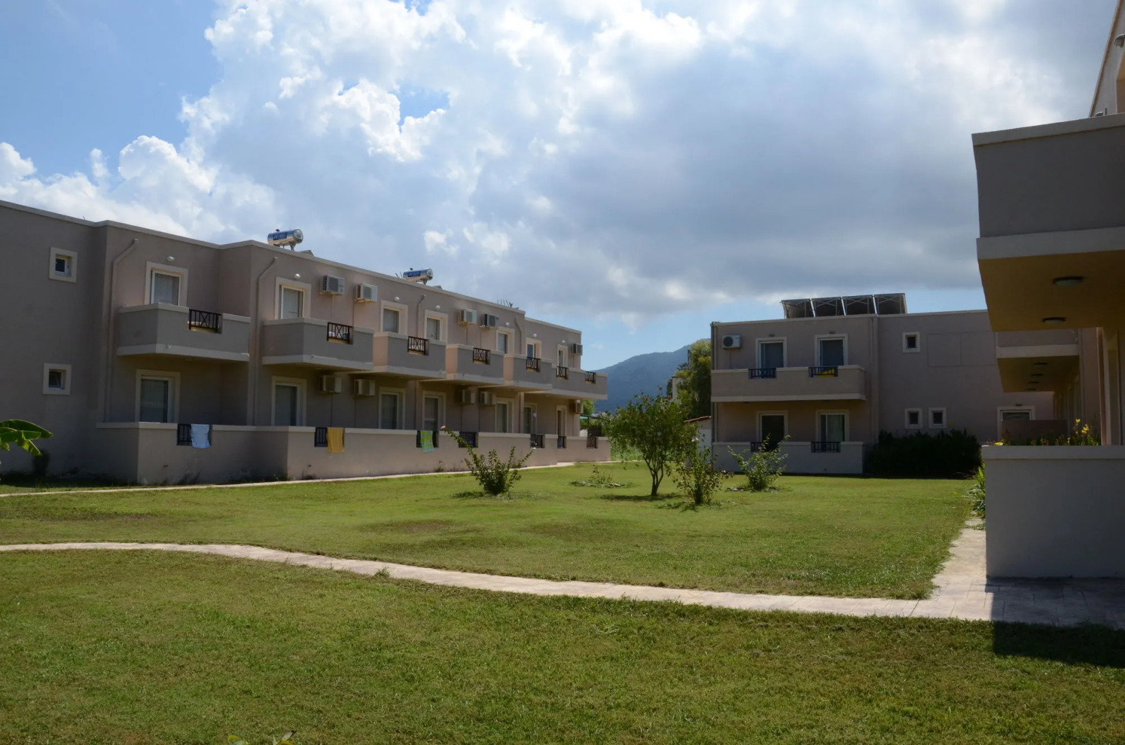 Sunshine Hotel and Apartments