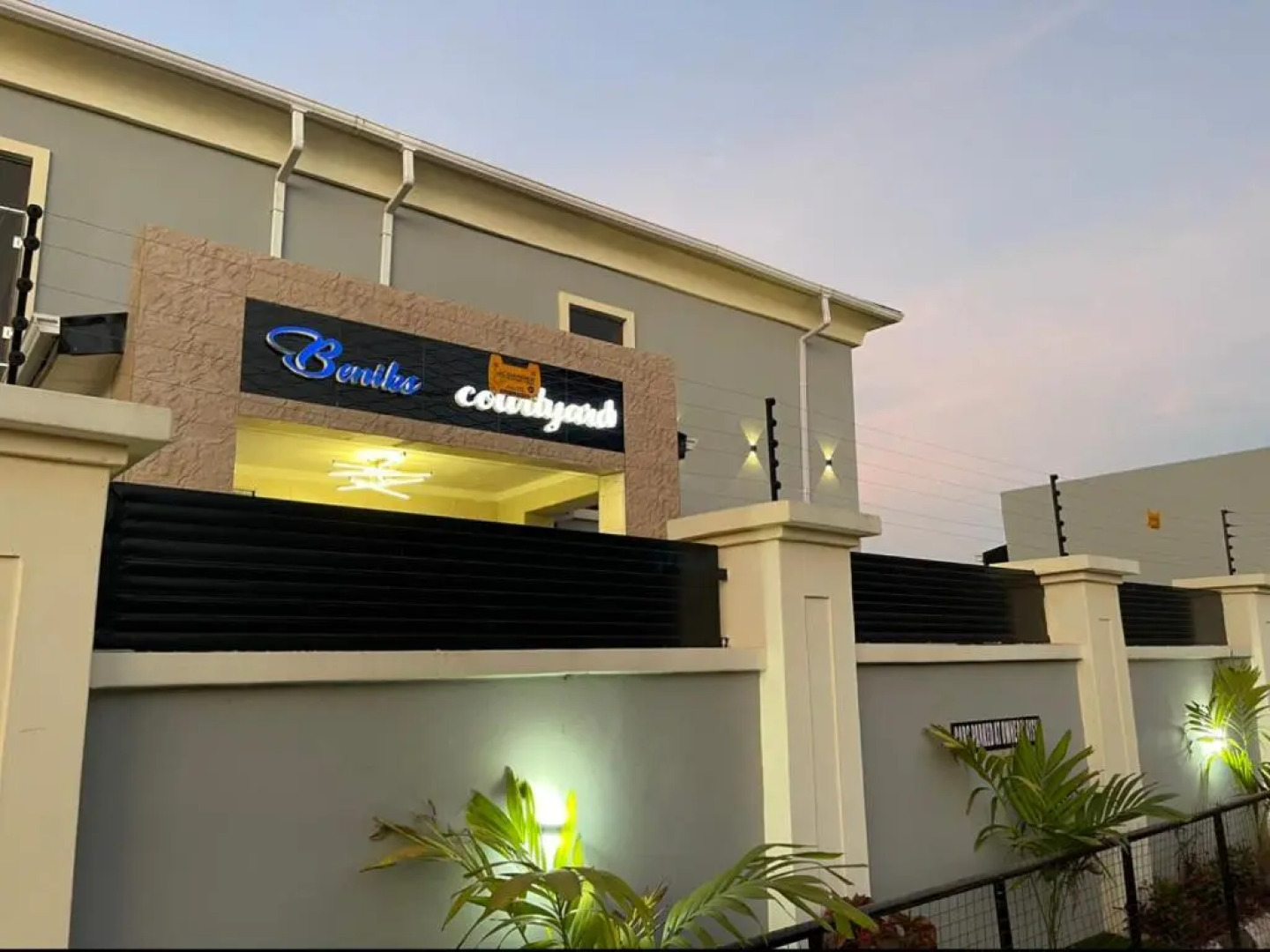 Beniks Courtyard Hotel