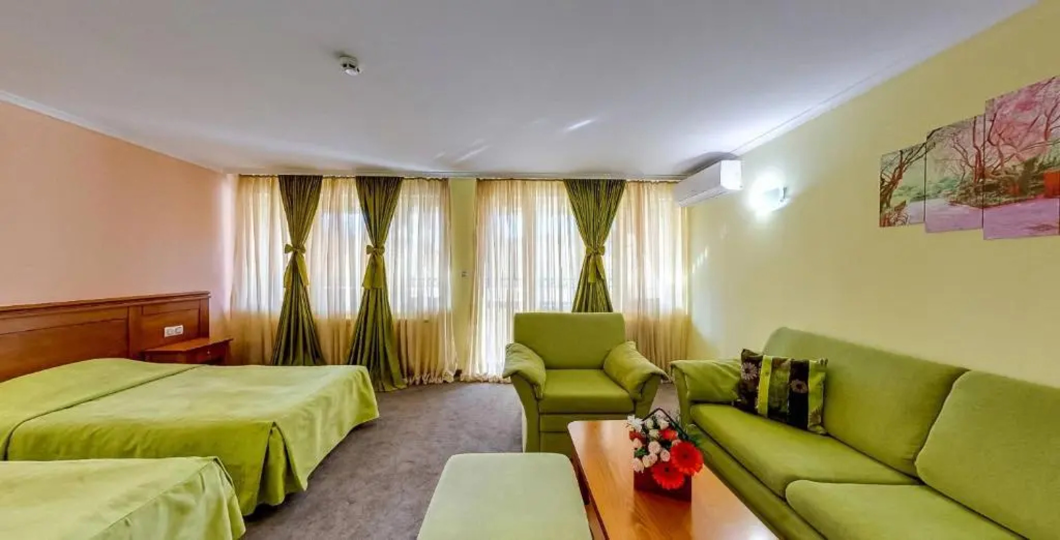 Troyan Plaza Hotel