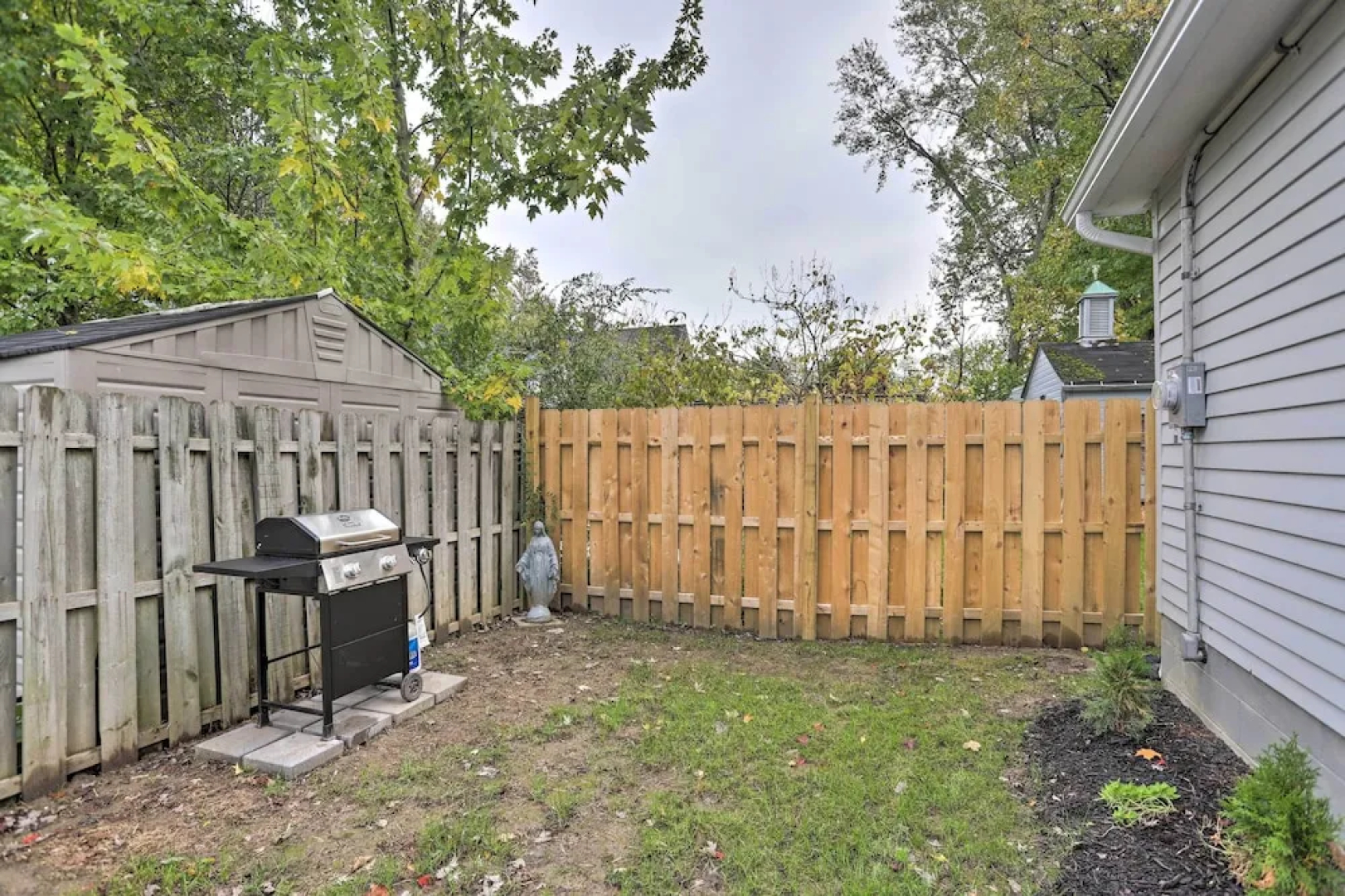 Pet-friendly Home - 1/2 Mi to Downtown Willoughby!
