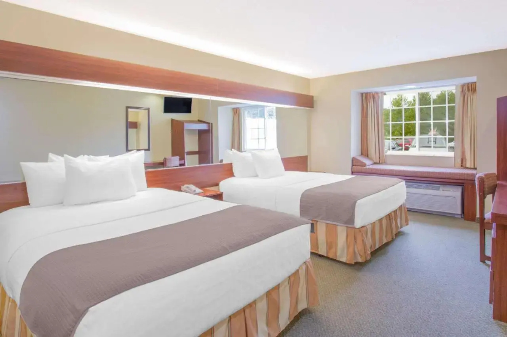 Microtel Gassaway Sutton