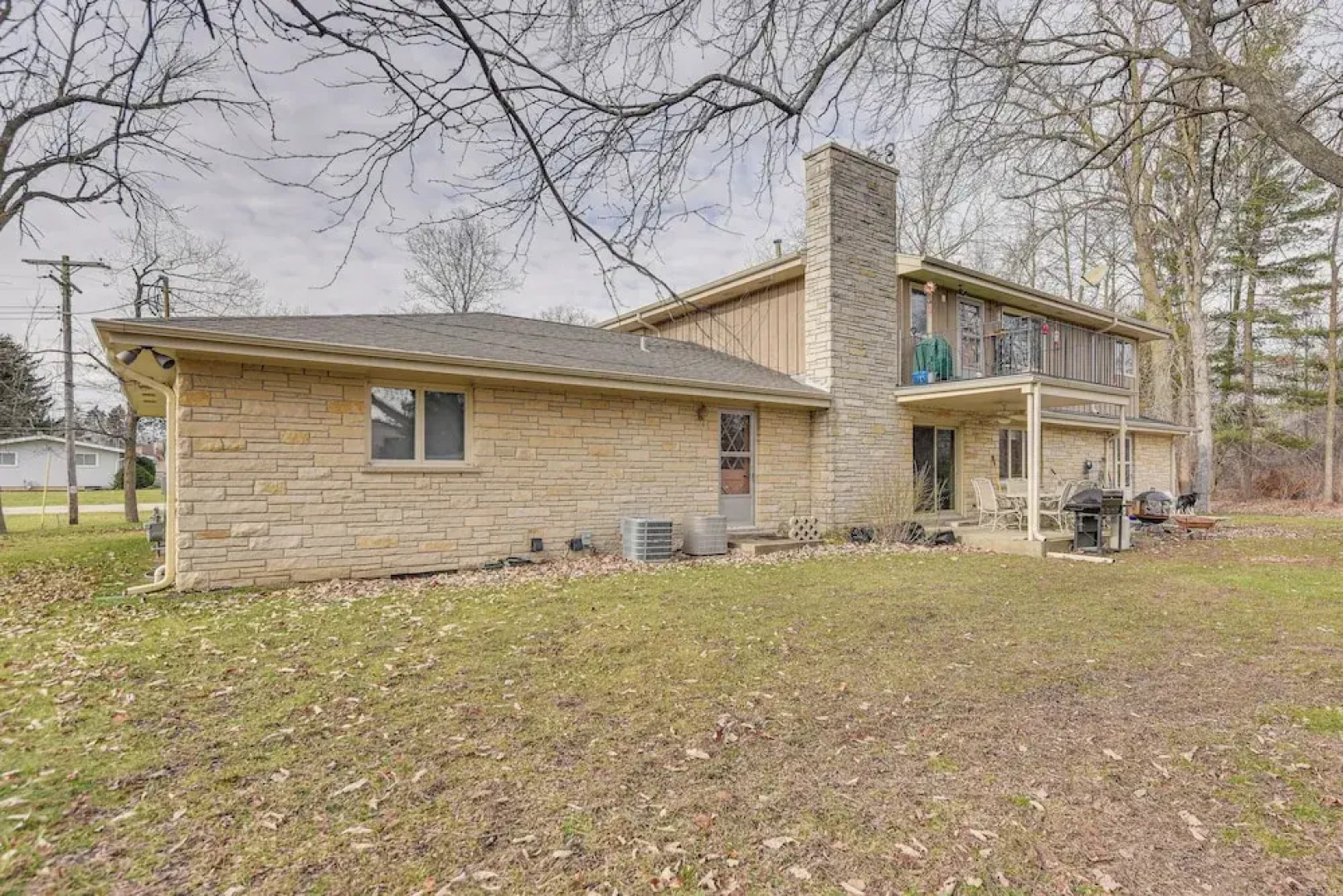 Convenient Racine Home: 4 Mi to Lake Michigan!