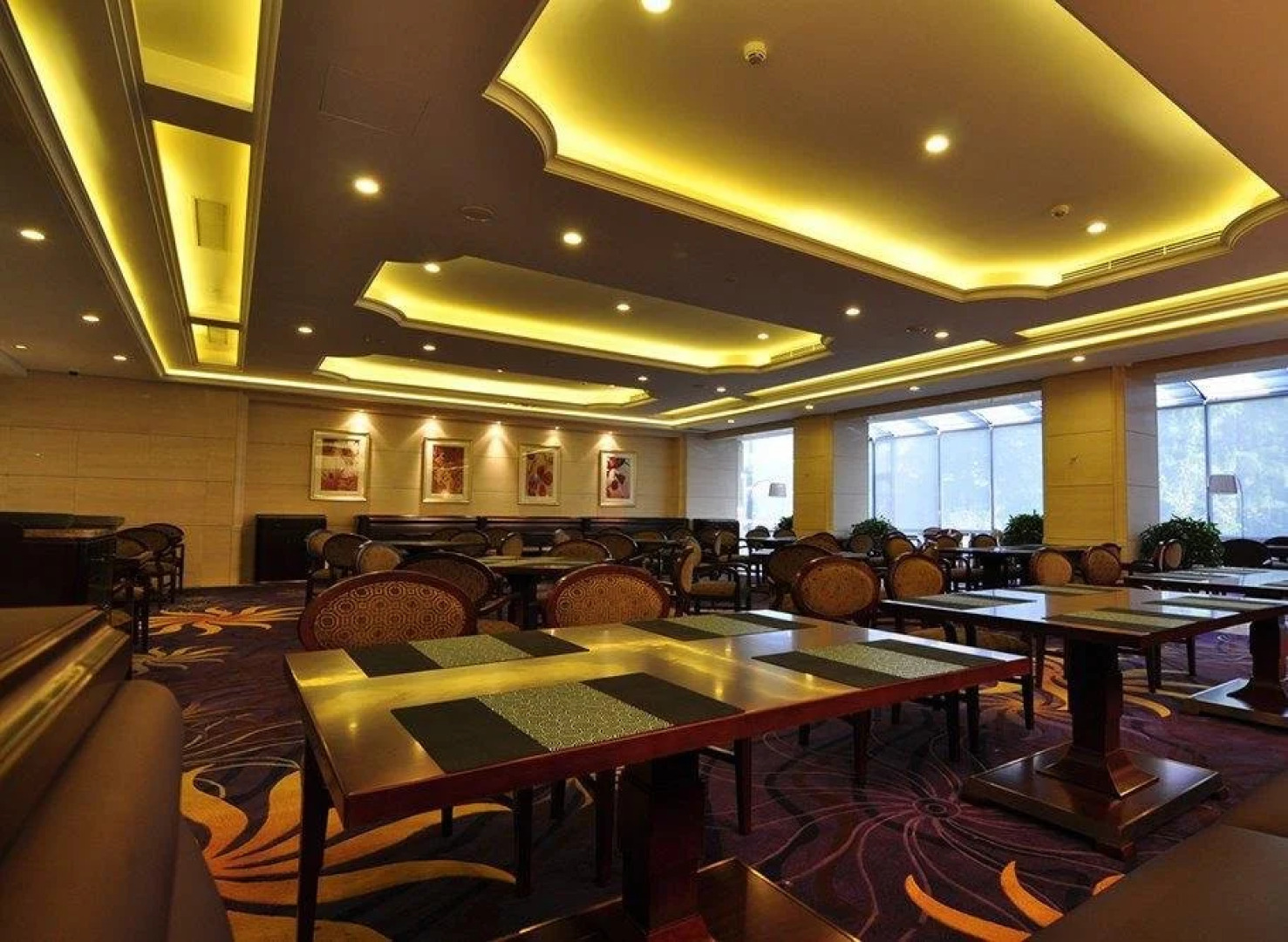 Sunny Holiday Resort