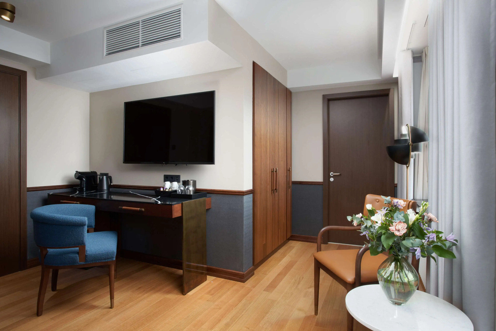 Отель Iceland Parliament, Curio Collection By Hilton