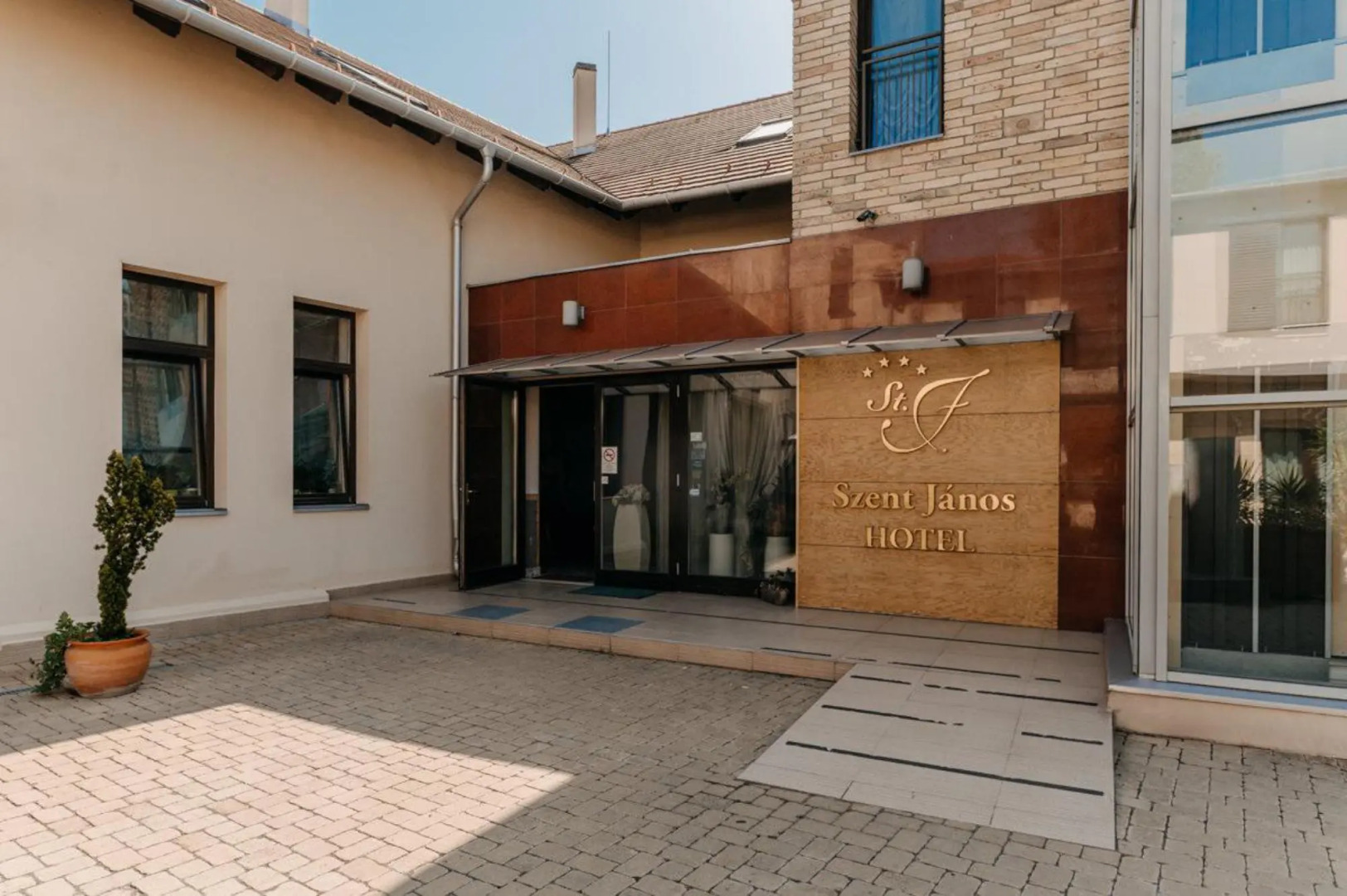 Szent János Hotel