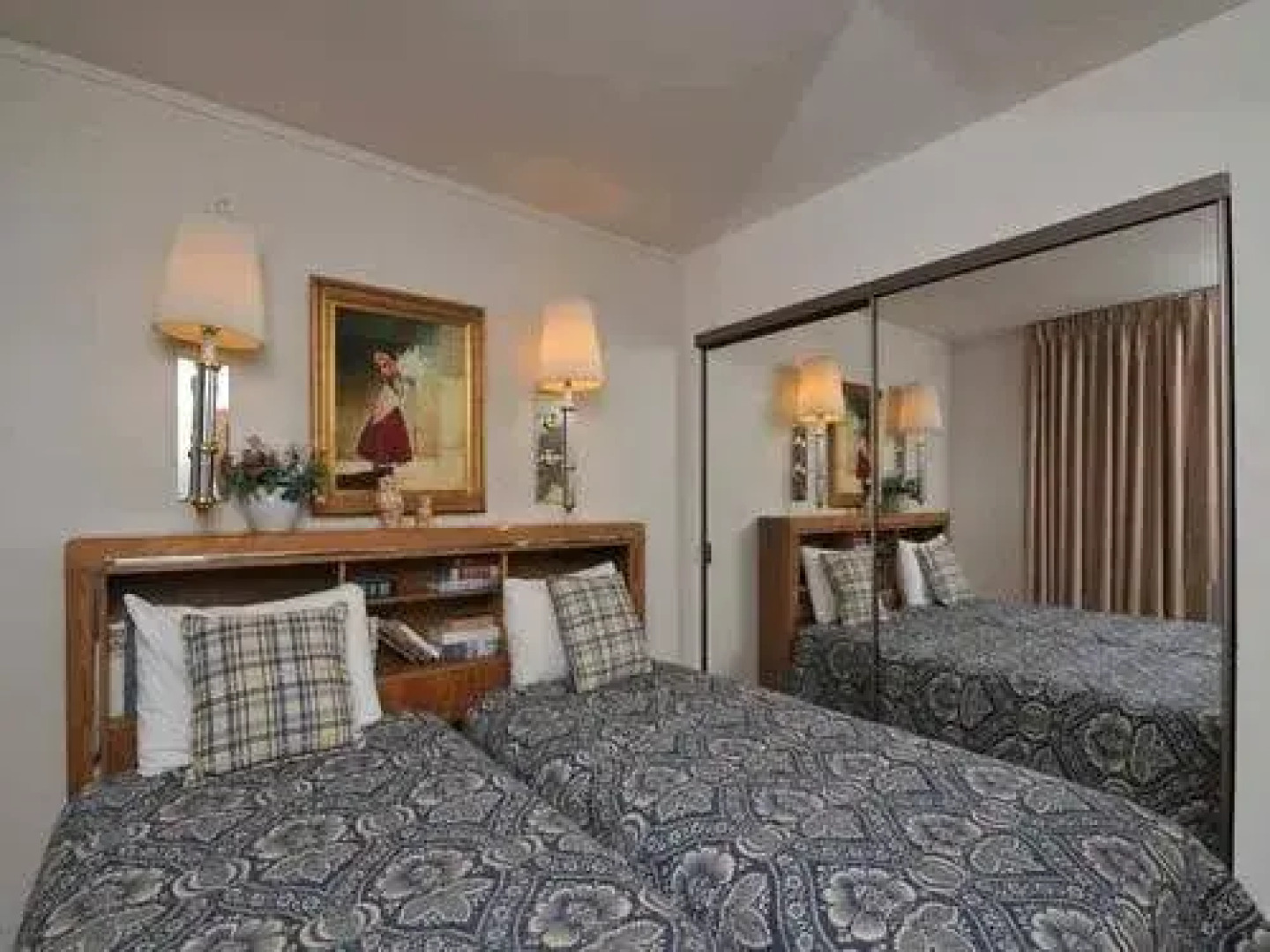 Snowcreek Condominiums Summer Pool with Sun Valley Amenities