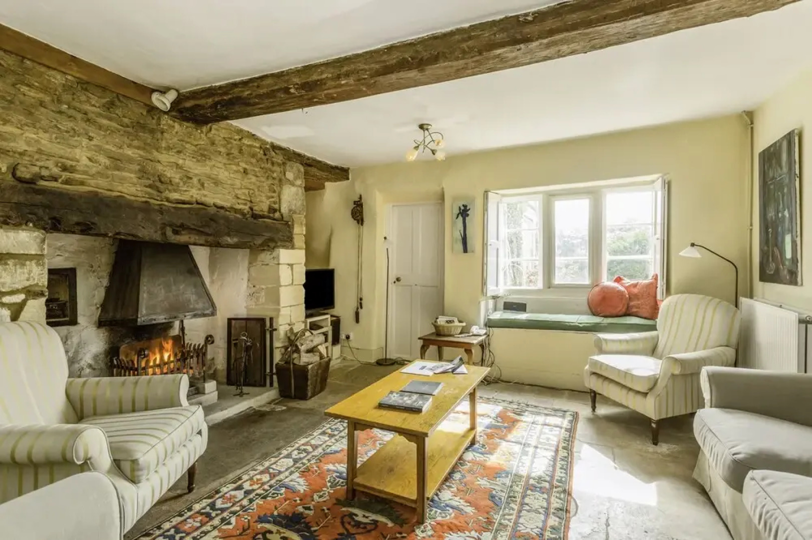 Stone Cottage close to village shop, pool & pub