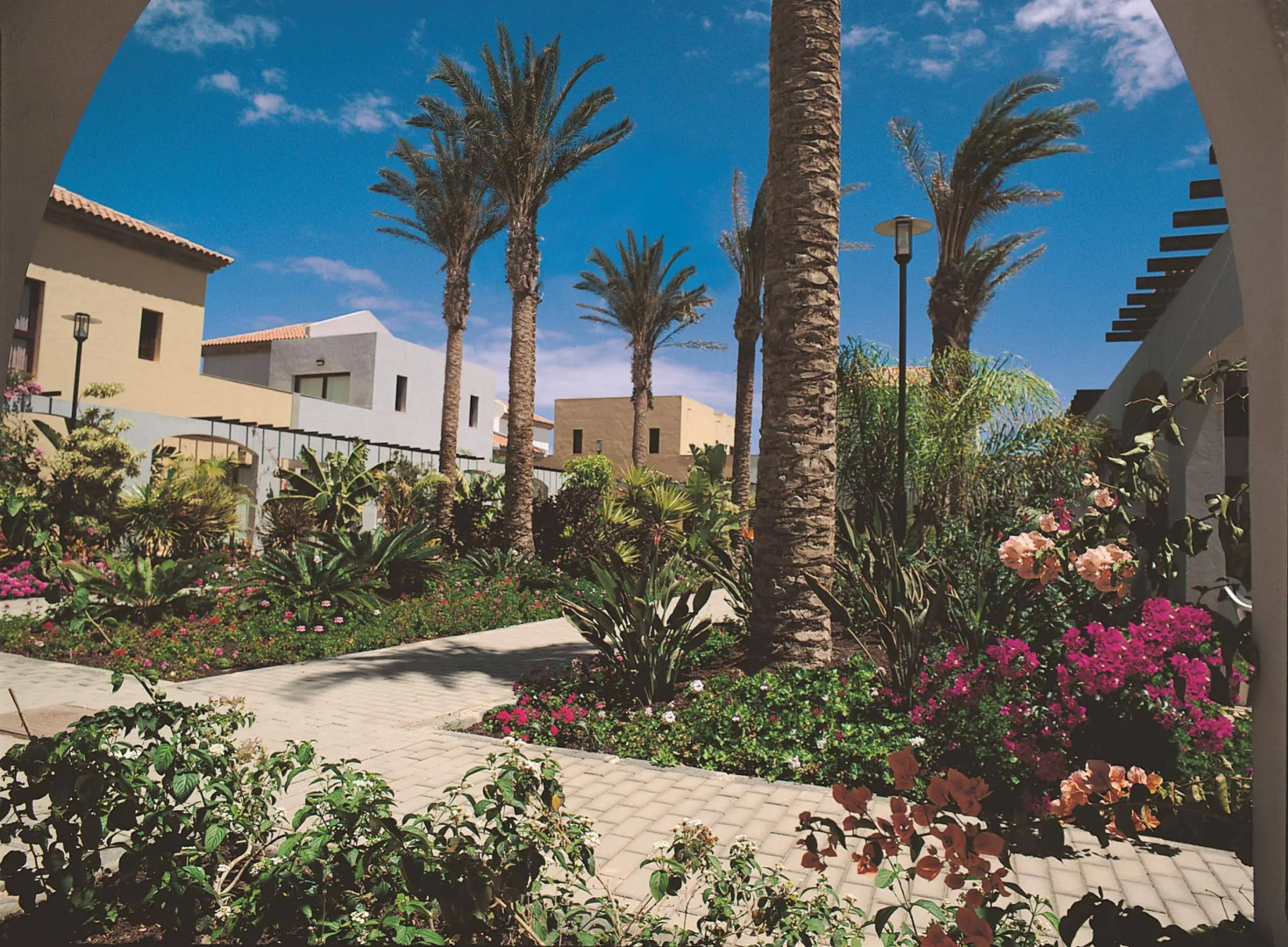 Отель Broncemar Beach Suites