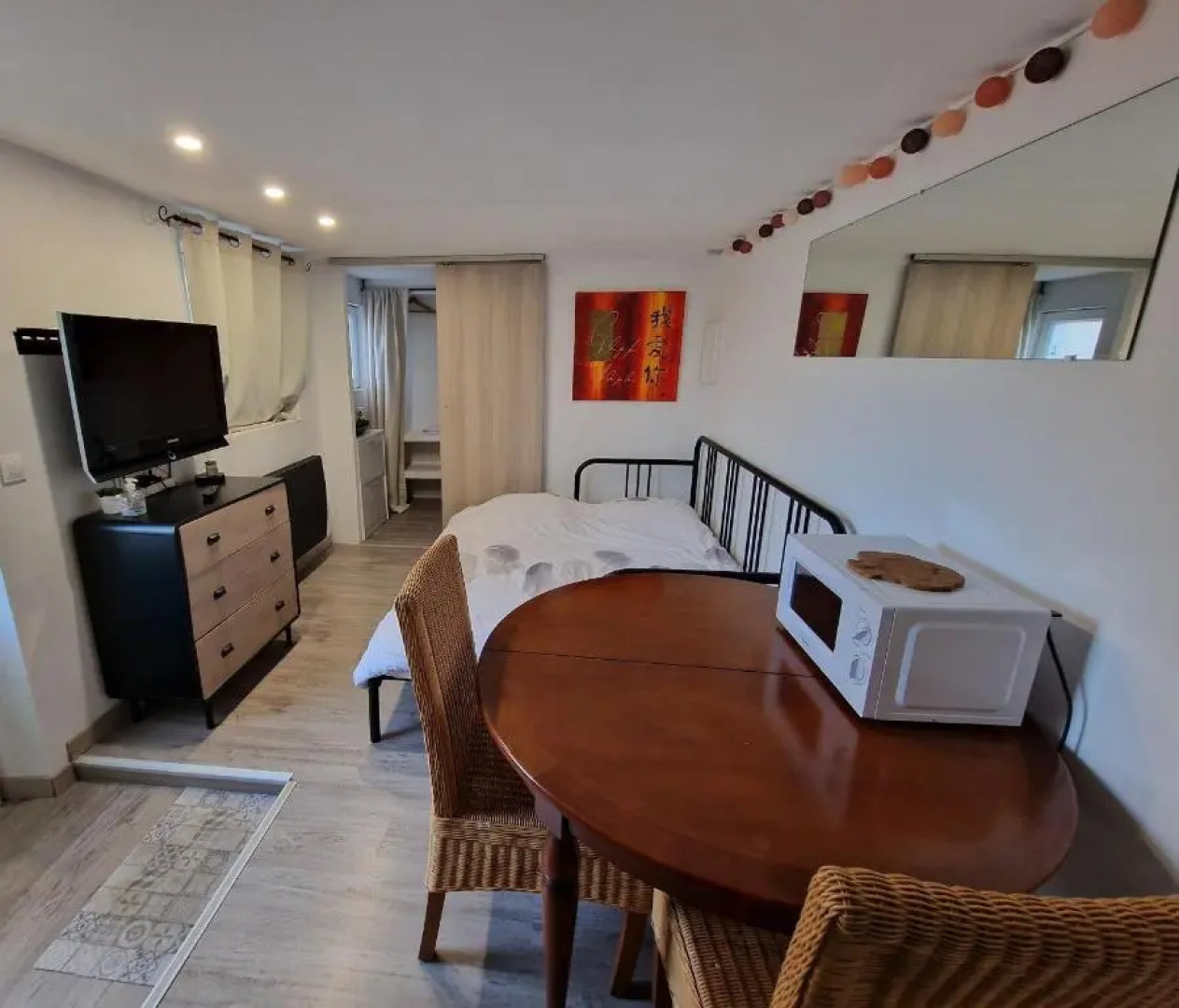 Studio quartier marais, terrasse rez de chaussée, jardin accessible, netflix