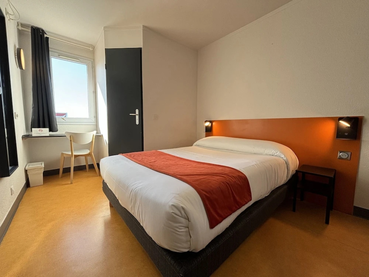 Hôtel Face West Le Pontet