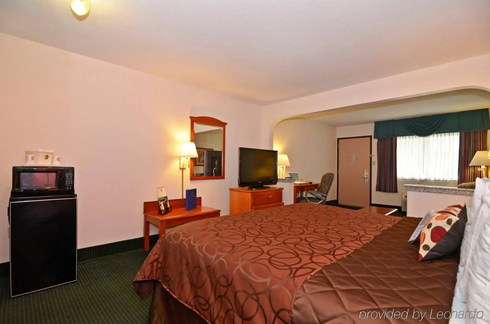 Econo Lodge Inn & Suites Memphis East