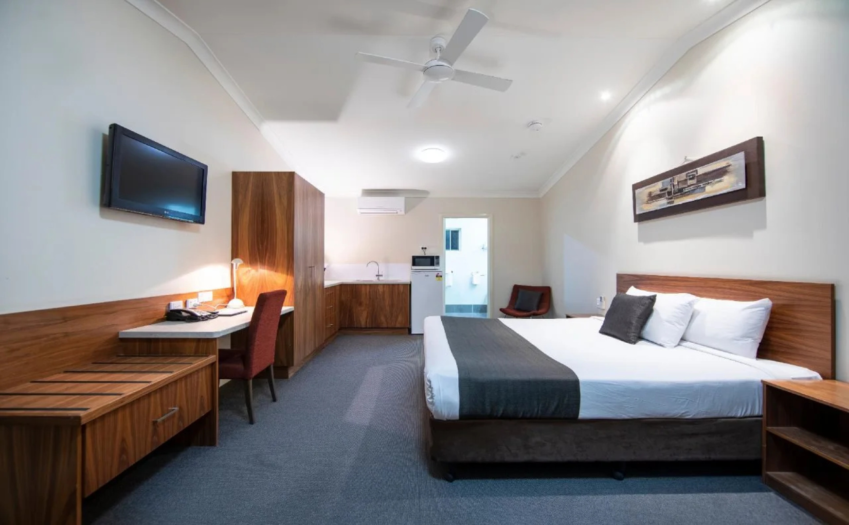 Roma Explorers Inn
