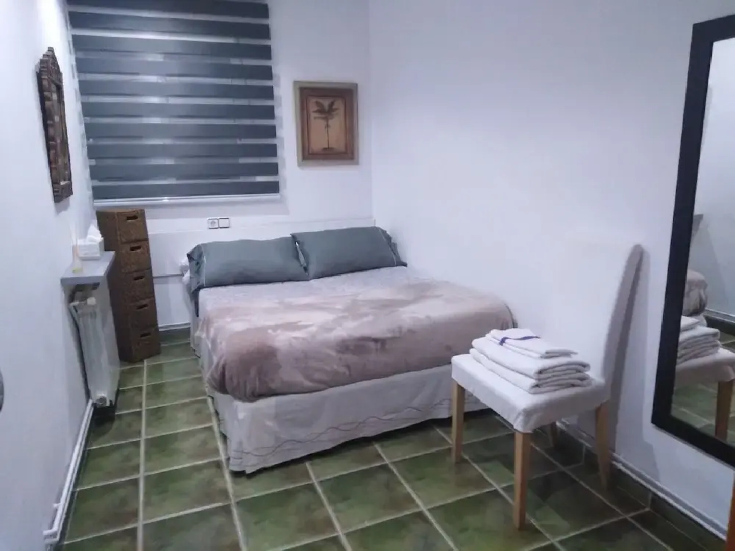 Private Rooms - Fira 2