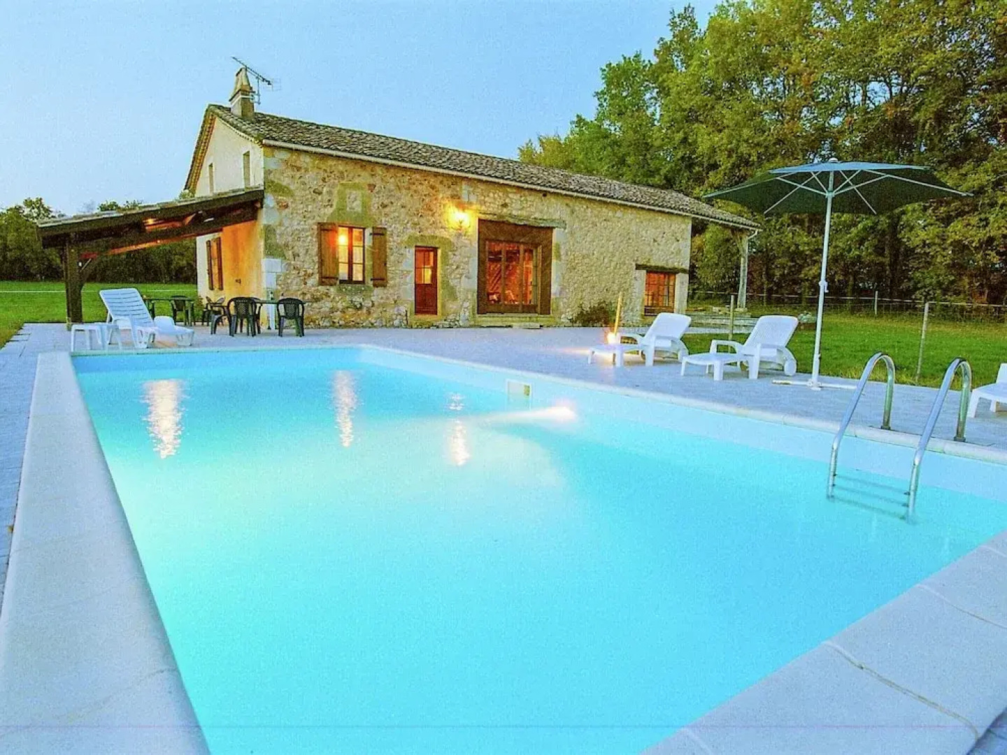 Perigord House With Private Swimming Pool in the Middle of Unspoiled Nature