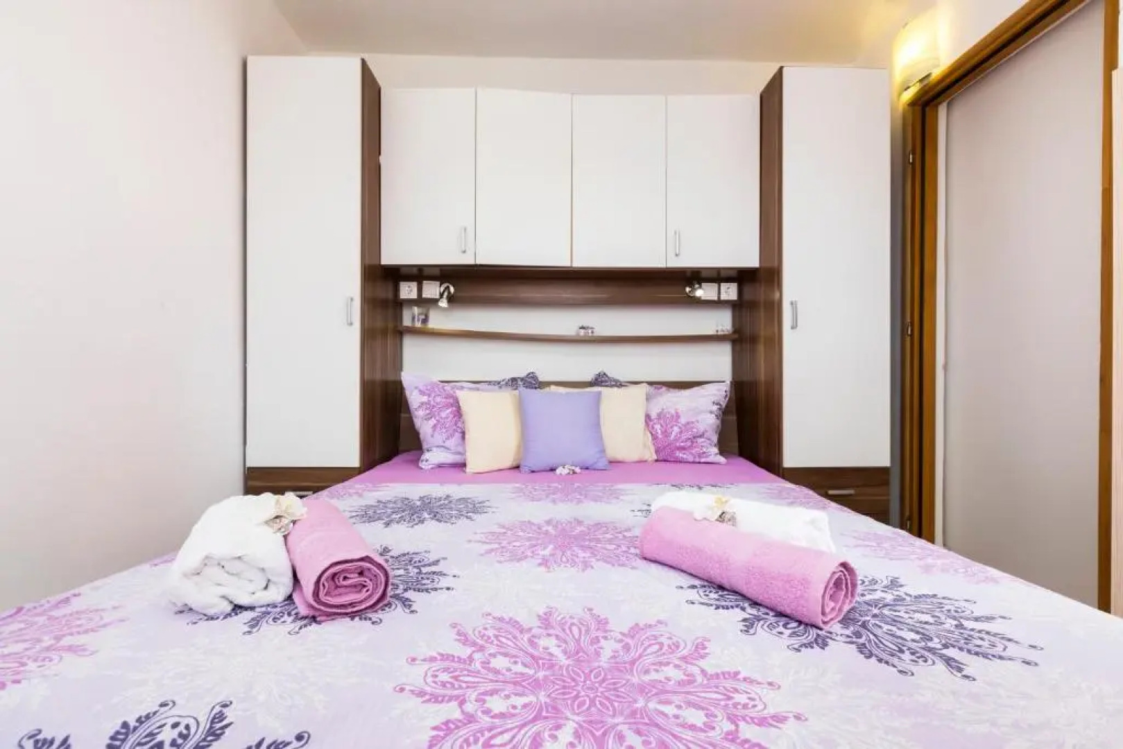 Apartments and rooms Roberto B.