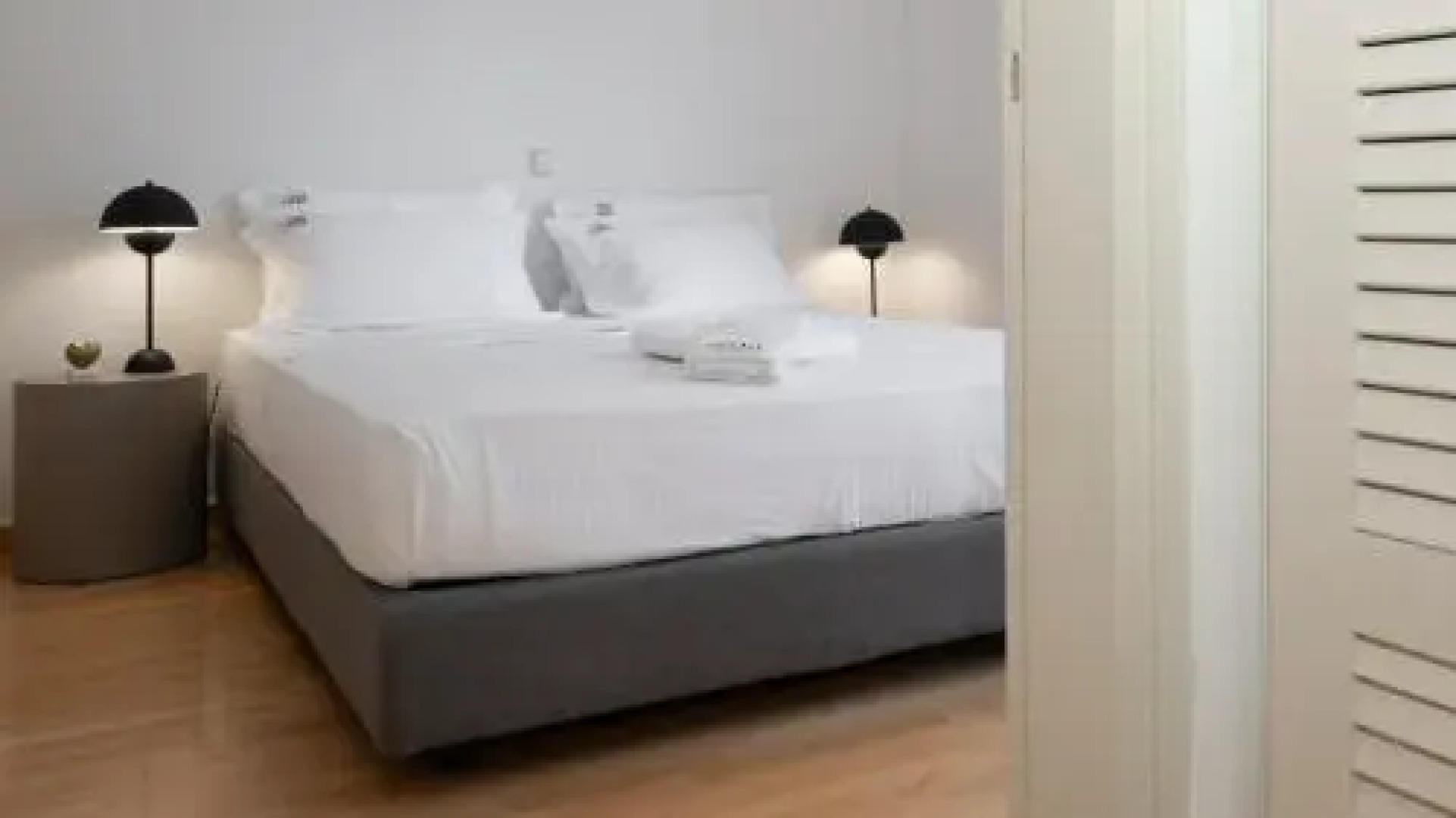 Vouliagmeni Honeymoon Suite