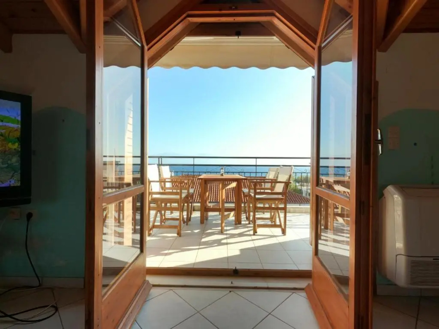 Loft apartment 20m from sea