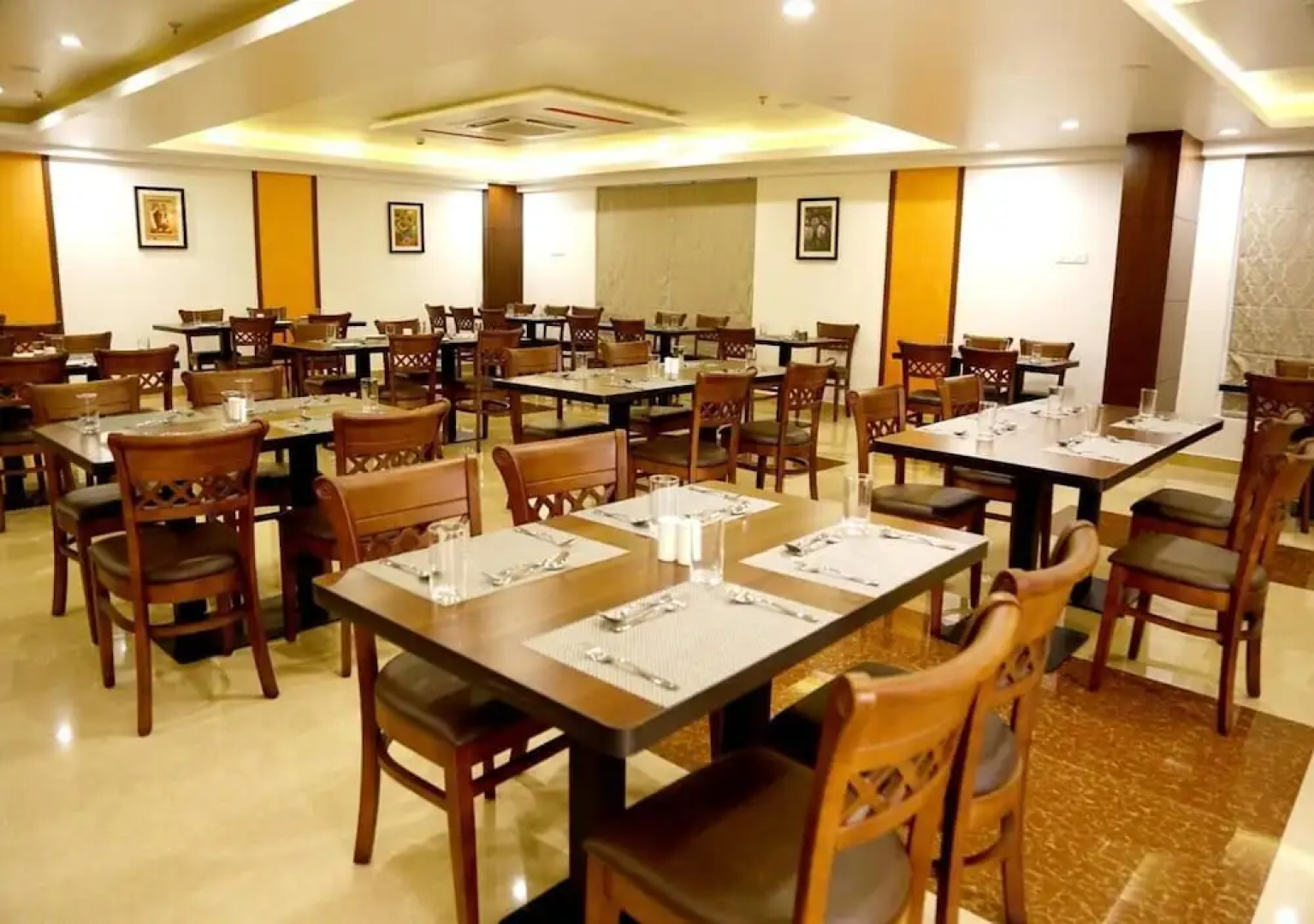Triguna Clarks Inn