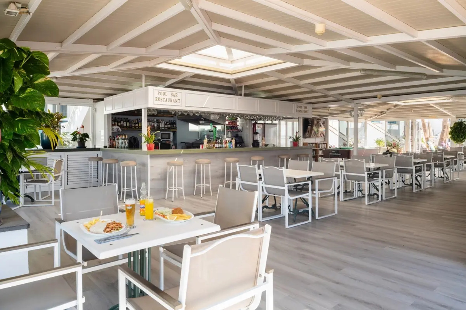 Montana Club Suite Hotel