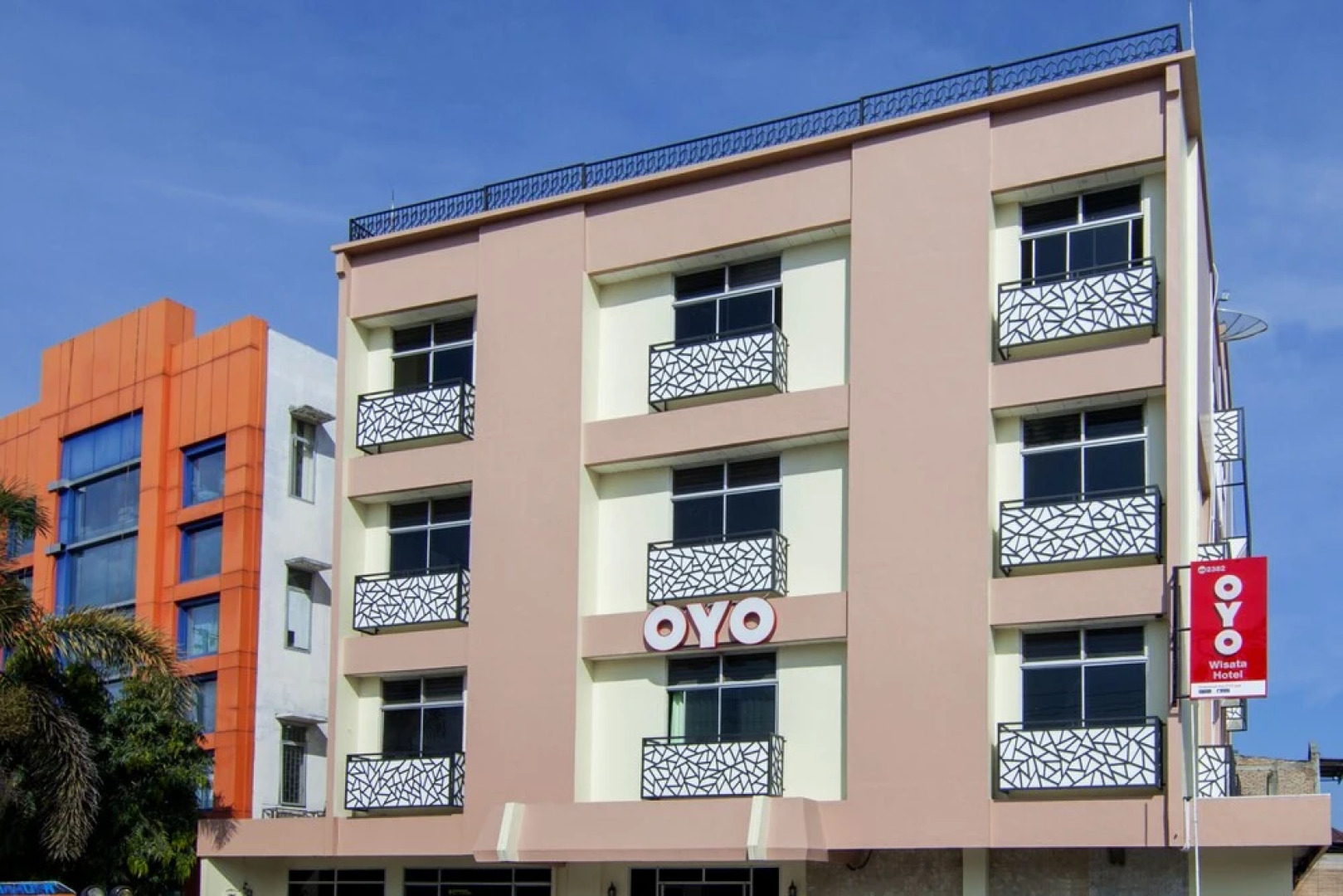 Wisata Hotel by OYO Rooms