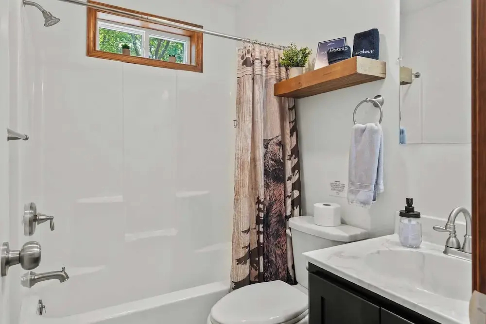 Maple Oasis by Avantstay Newly Built w/ Hot Tub, Game Room & Fire Pit