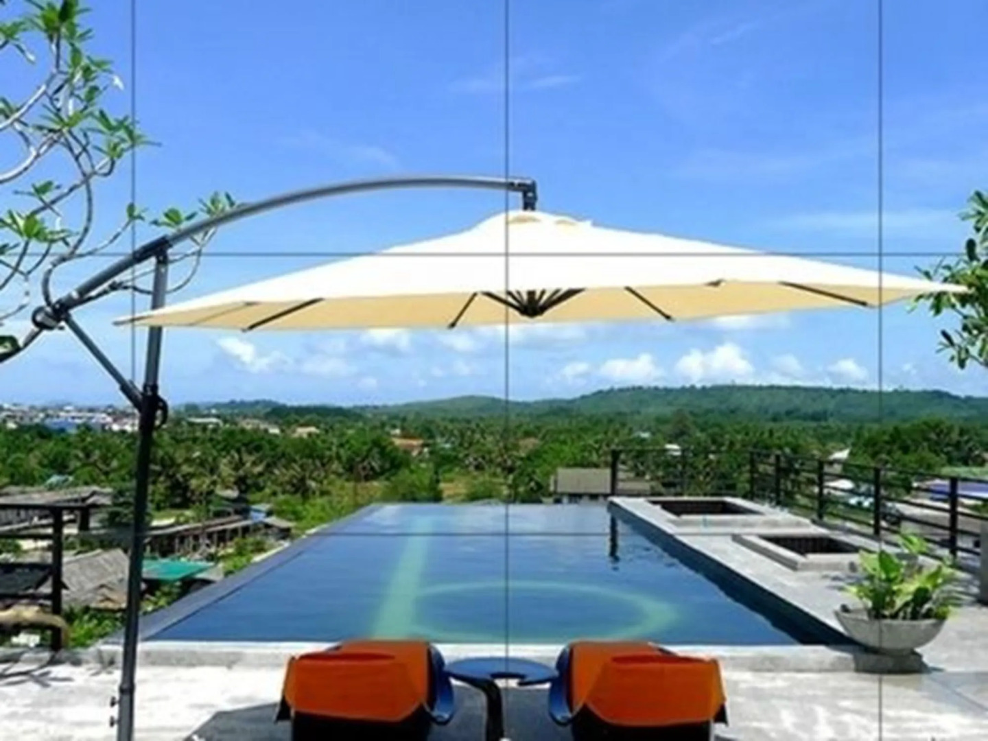The b Ranong Trend Hotel