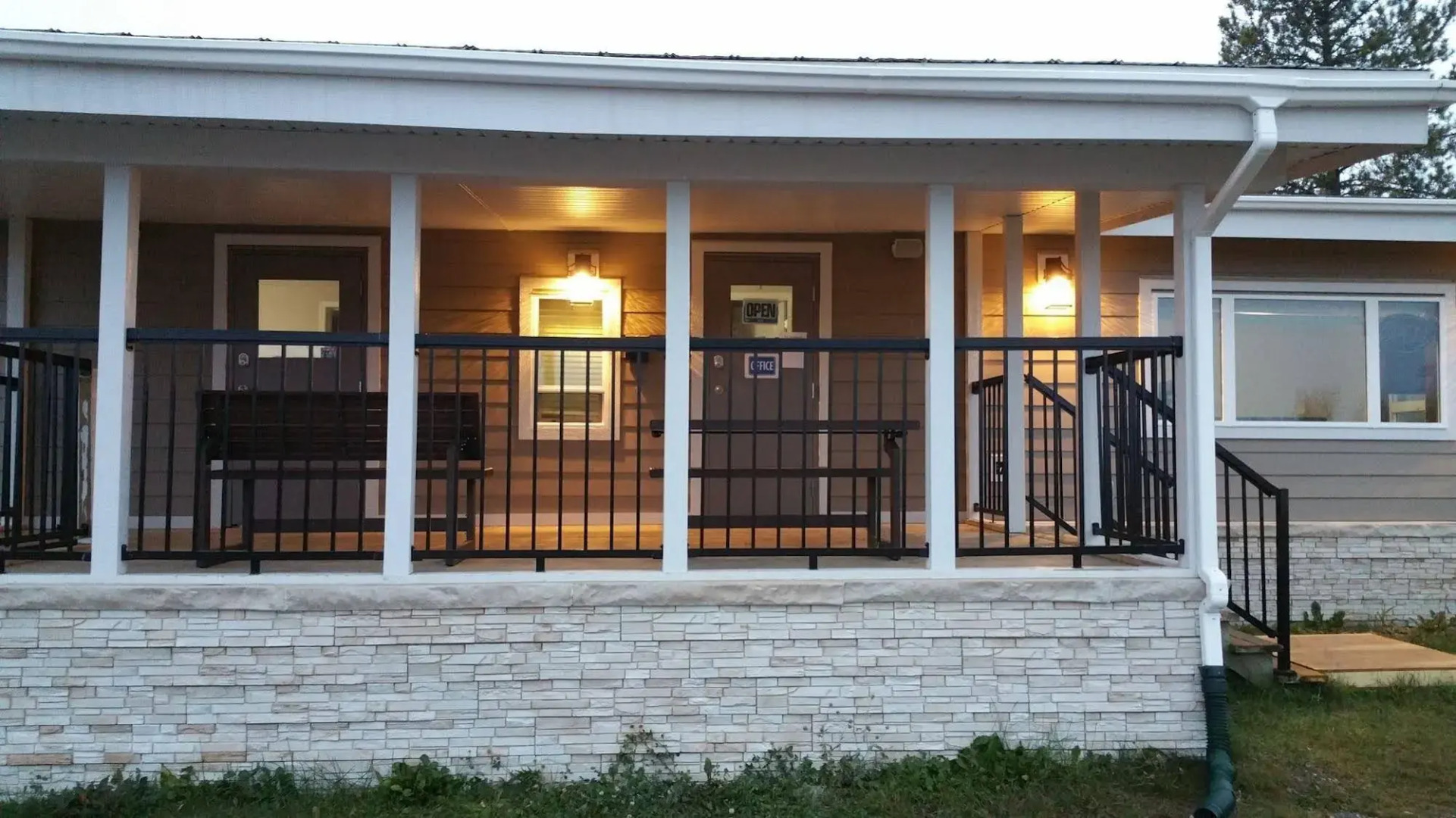 Sunrise Inn and Suites