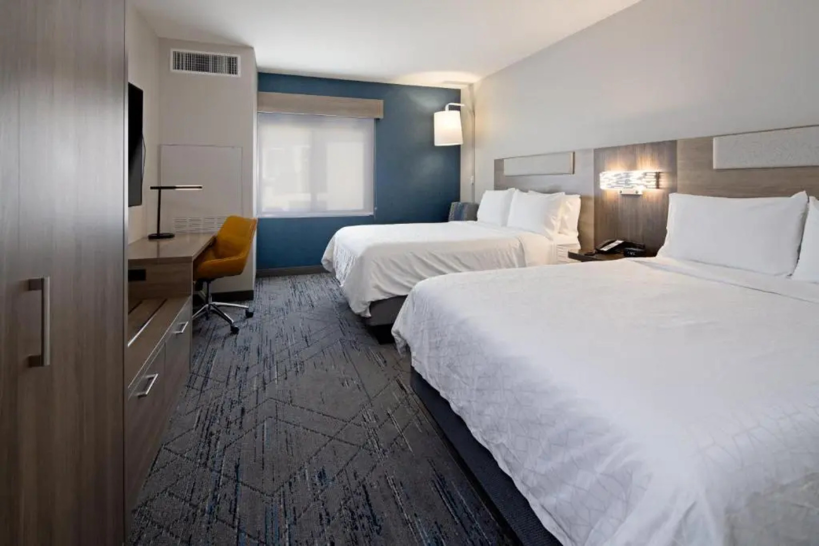 Holiday Inn Express & Suites Valencia - Santa Clarita by IHG