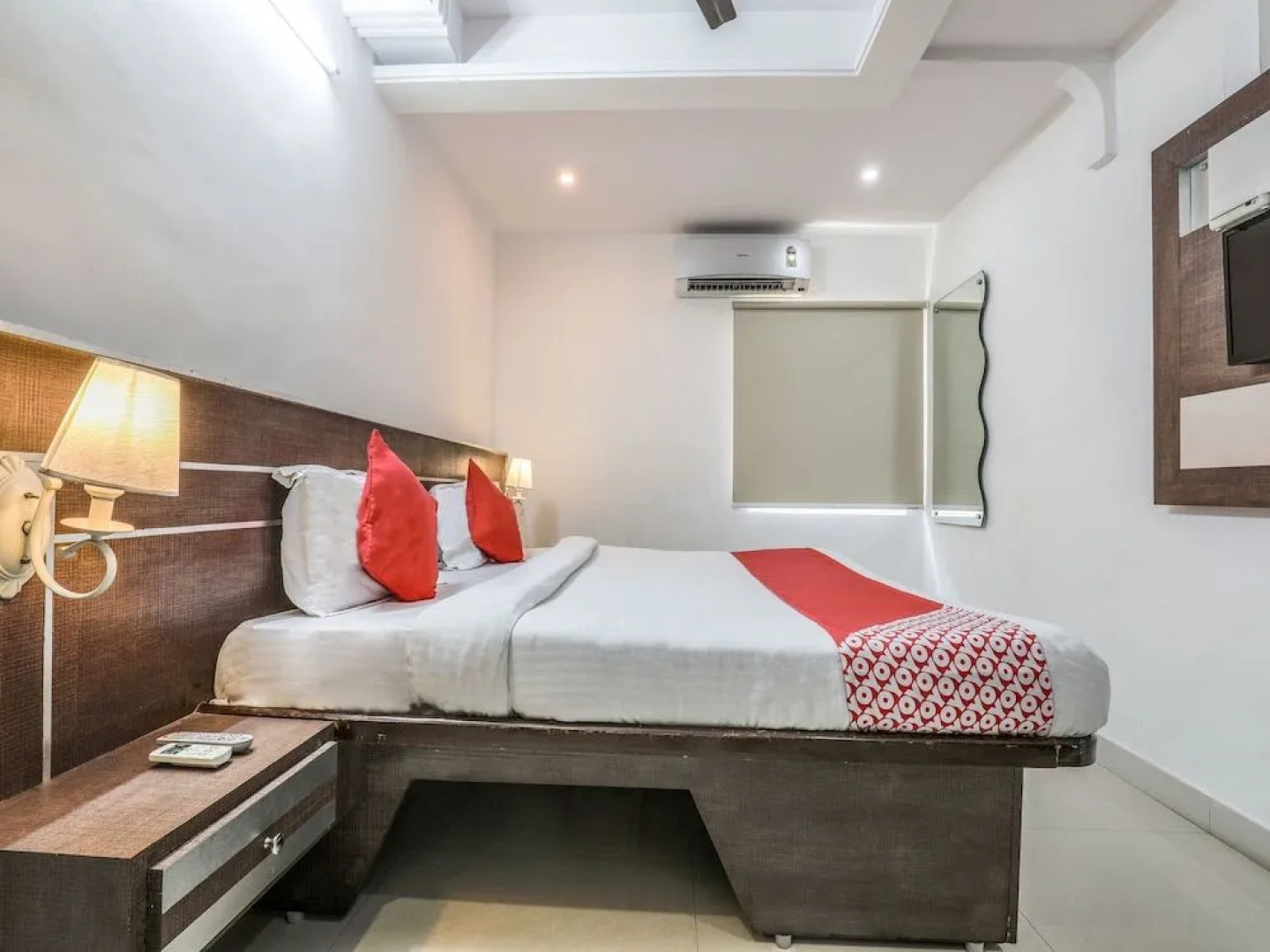 OYO 16930 Madhura Inn