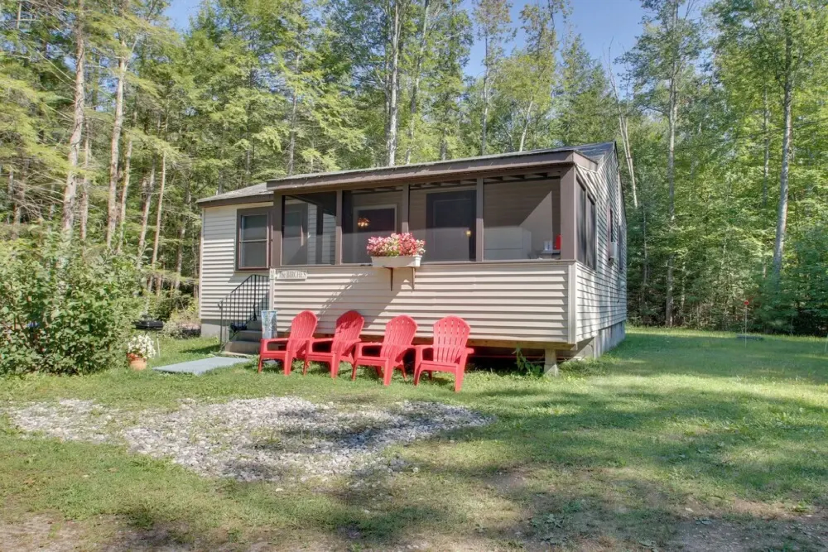 'the Birches' Raymond Getaway w/ Beach & Boat Dock