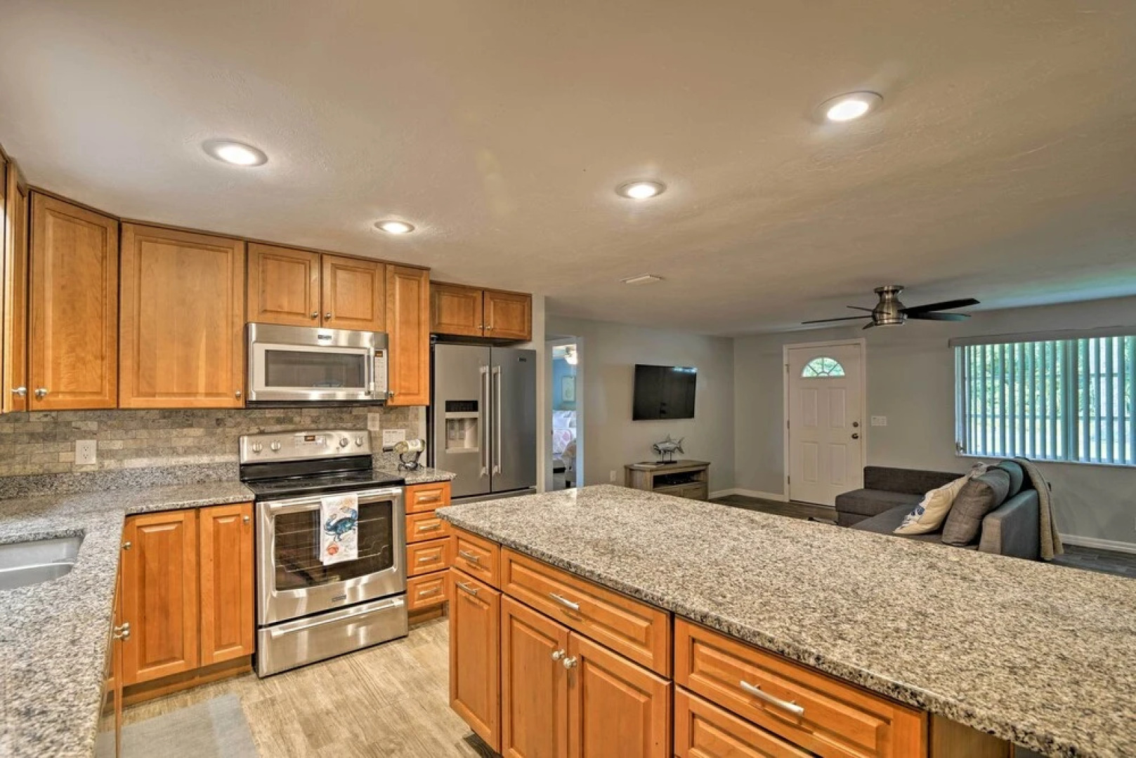 Updated Rustic Yankeetown Home w/ Lanai & Dock