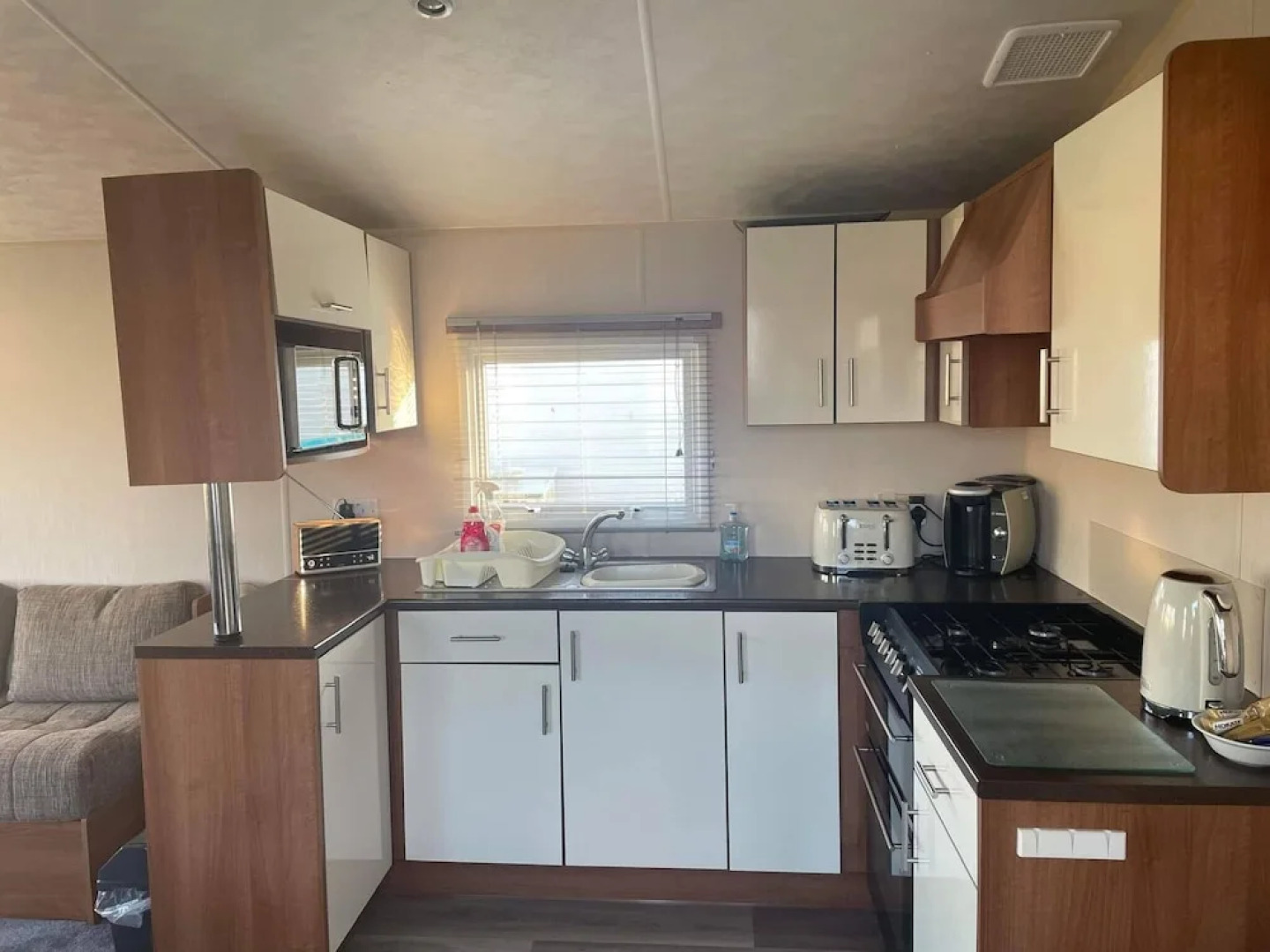 2022 Holiday Home 2 Bedroom With Decking