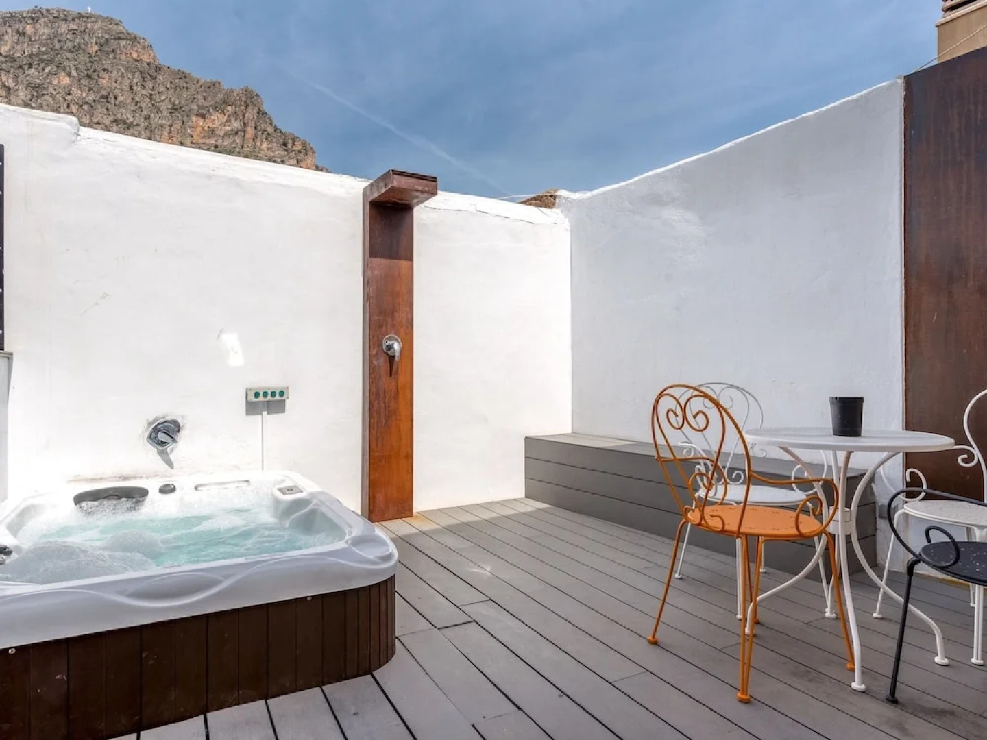 Quaint Vacation Apartment with Hot Tub & Hammam